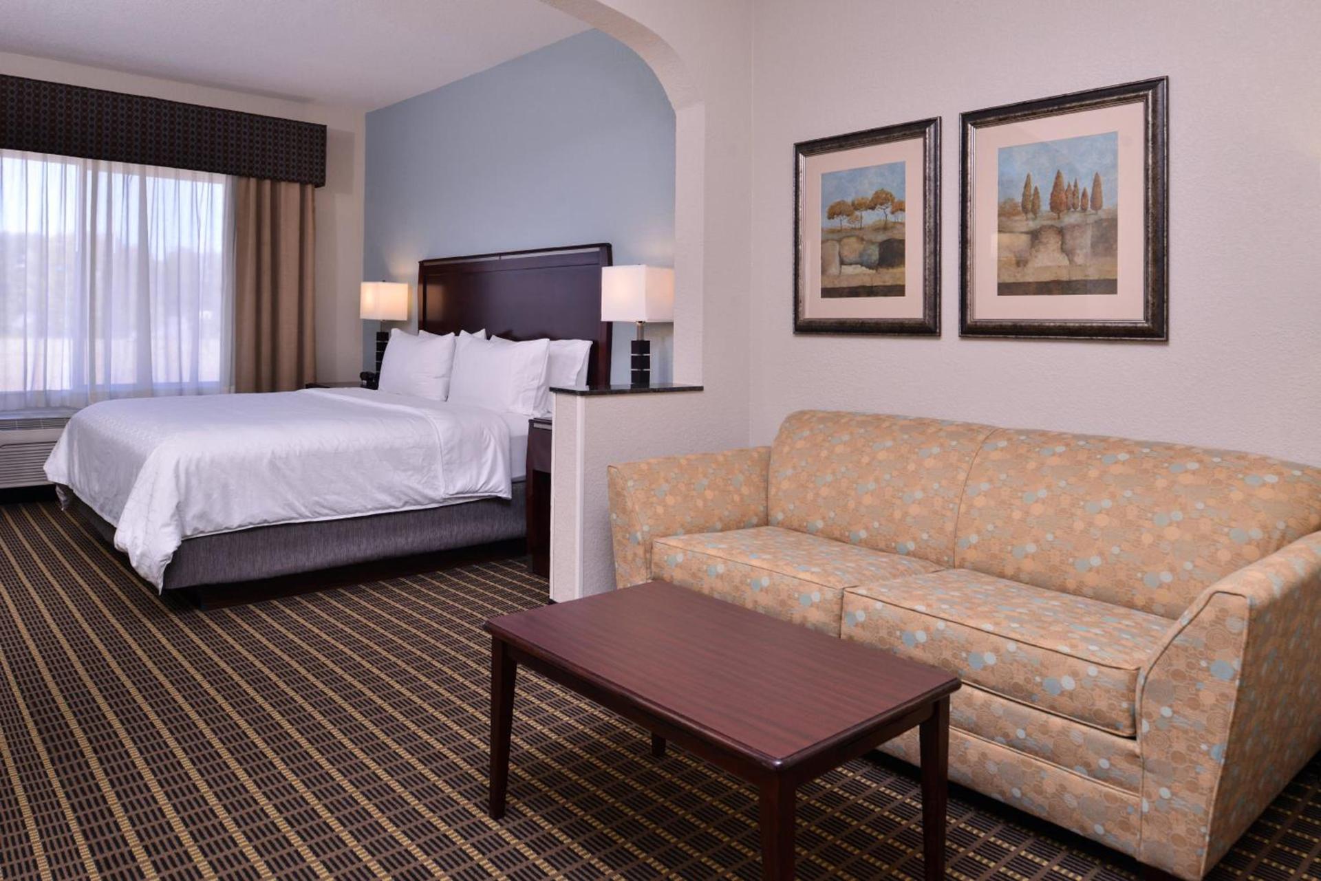 Holiday Inn Express & Suites Pittsburg by IHG photo 24