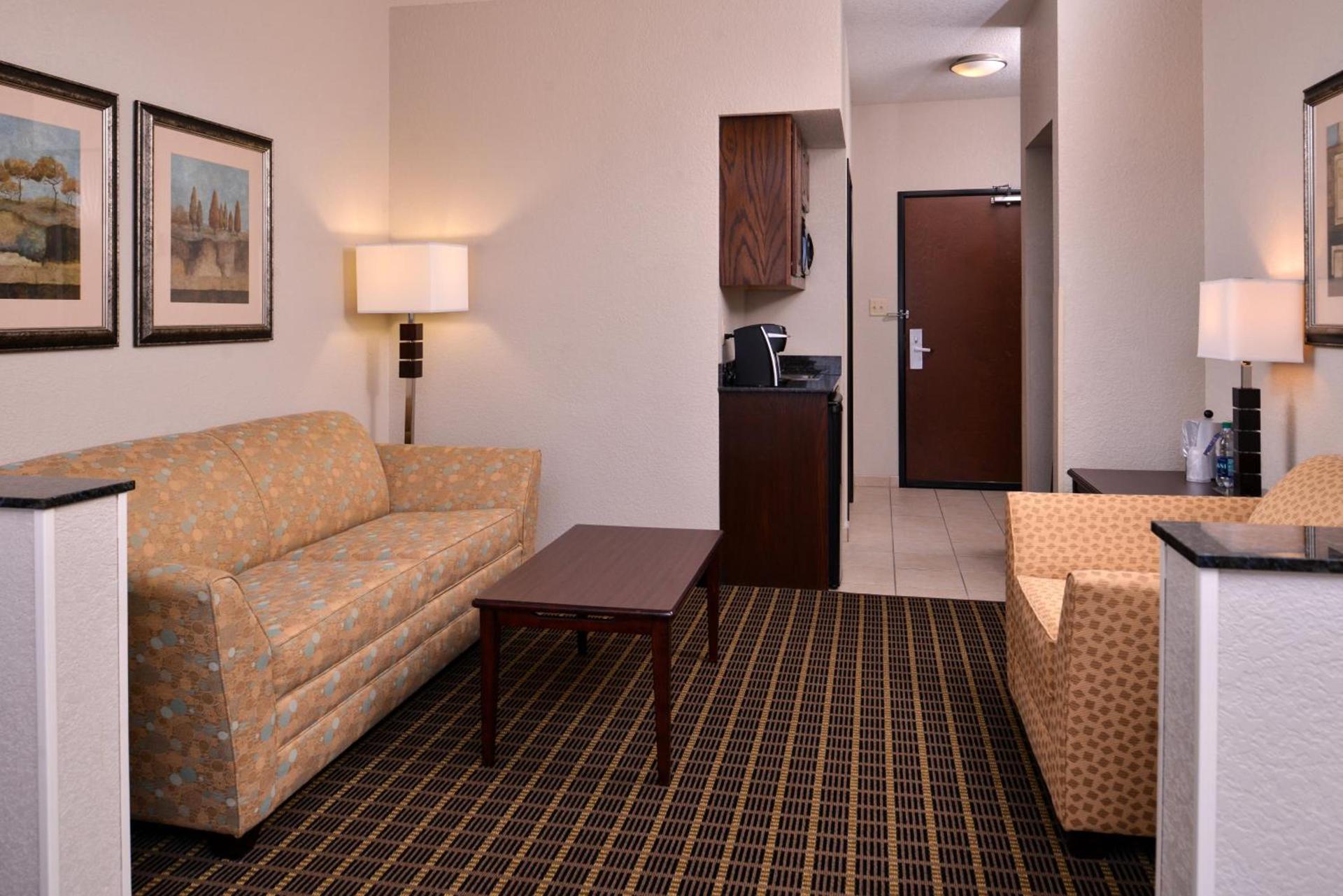 Holiday Inn Express & Suites Pittsburg by IHG photo 27