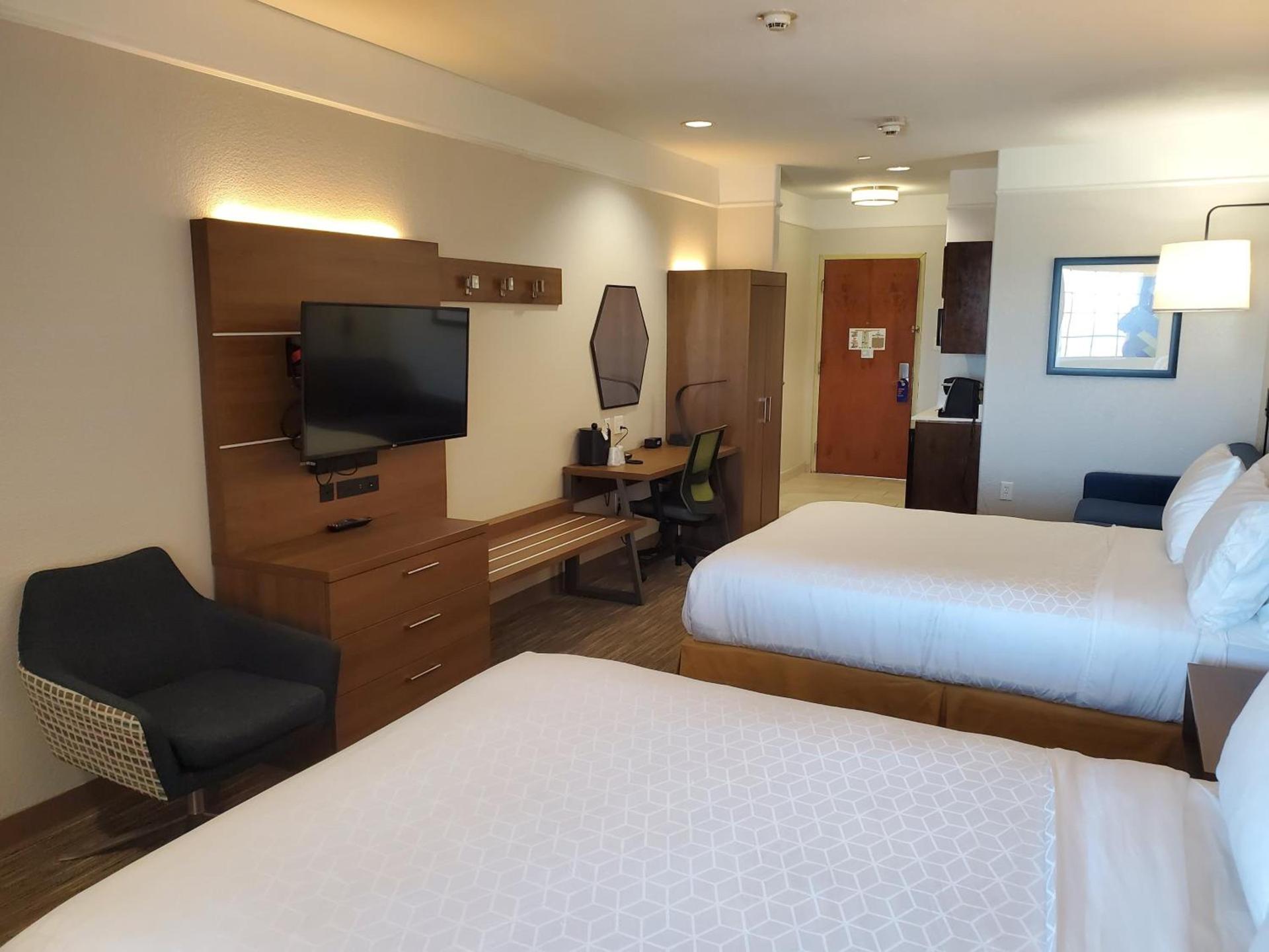 Holiday Inn Express & Suites Galveston West-Seawall photo 56