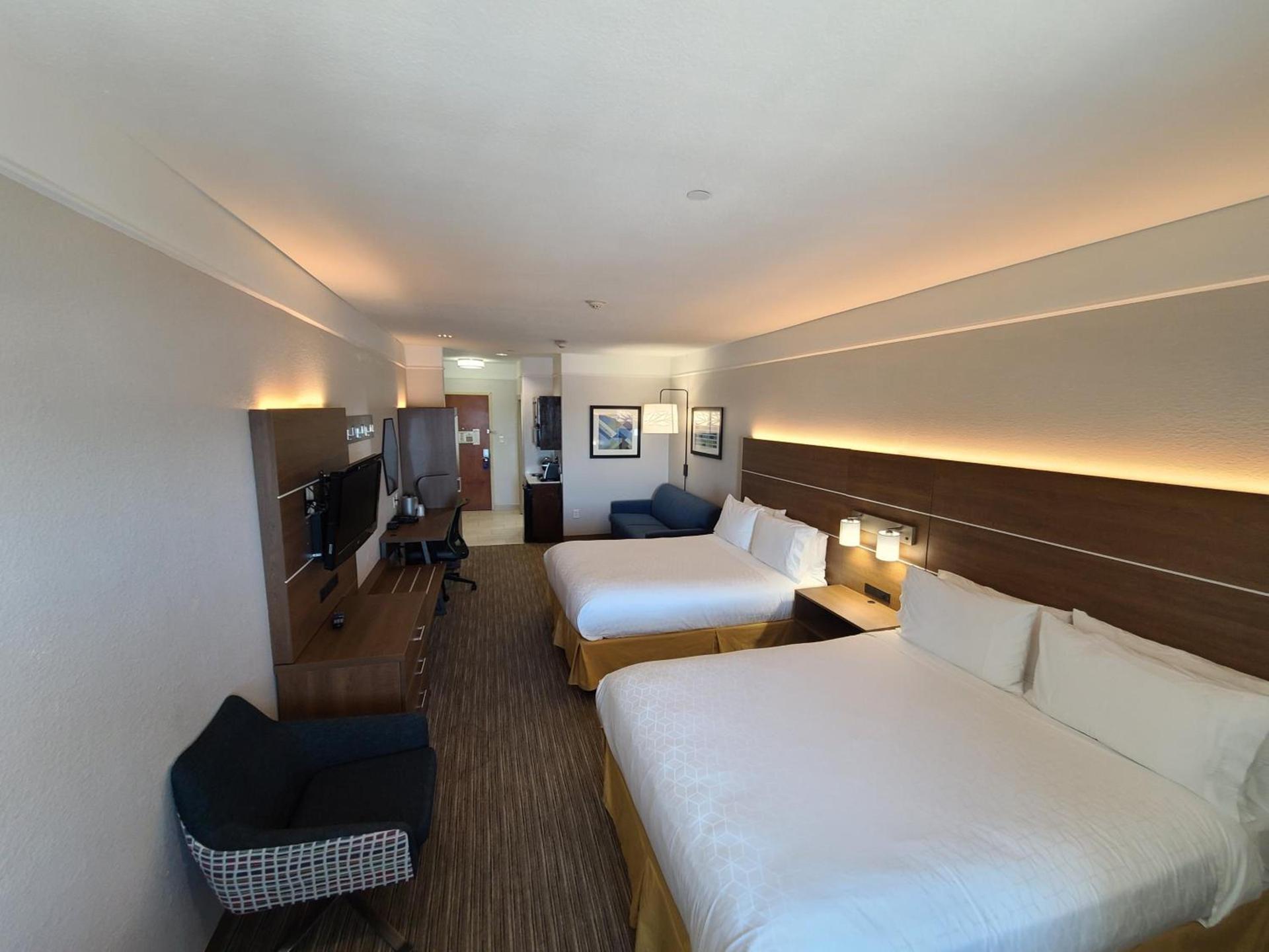 Holiday Inn Express & Suites Galveston West-Seawall photo 52