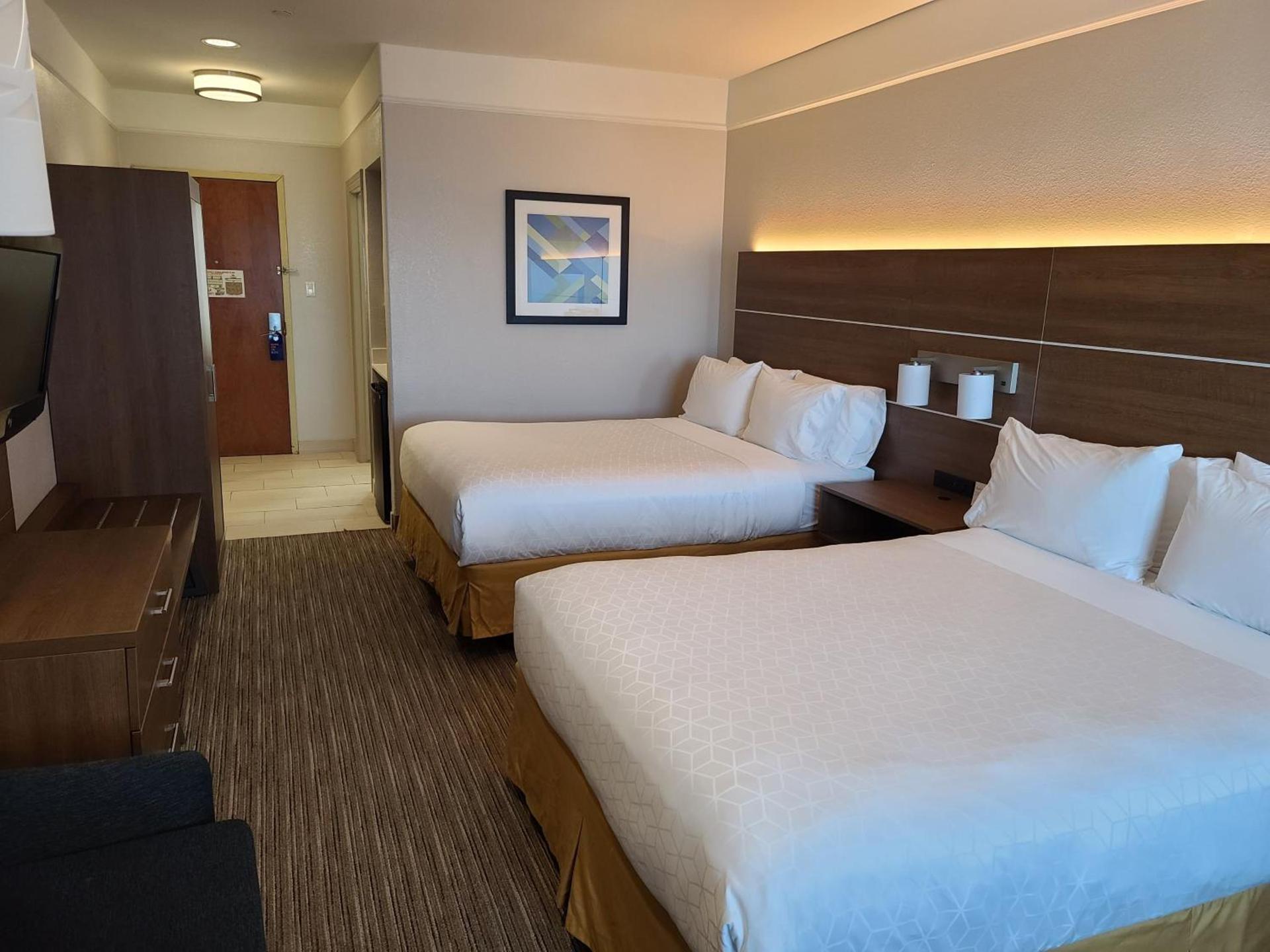 Holiday Inn Express & Suites Galveston West-Seawall photo 42