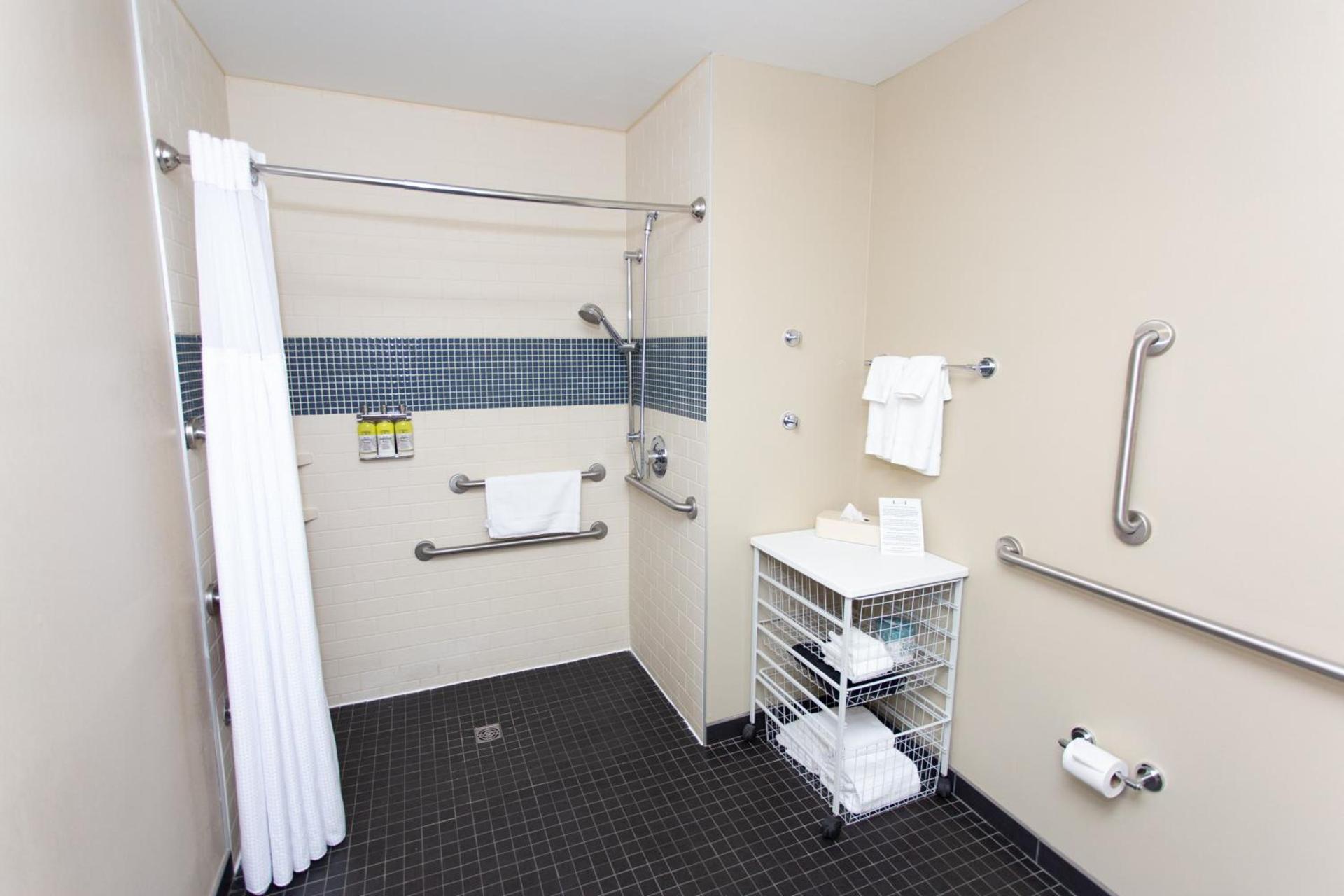 Staybridge Suites Bowling Green by IHG photo 44