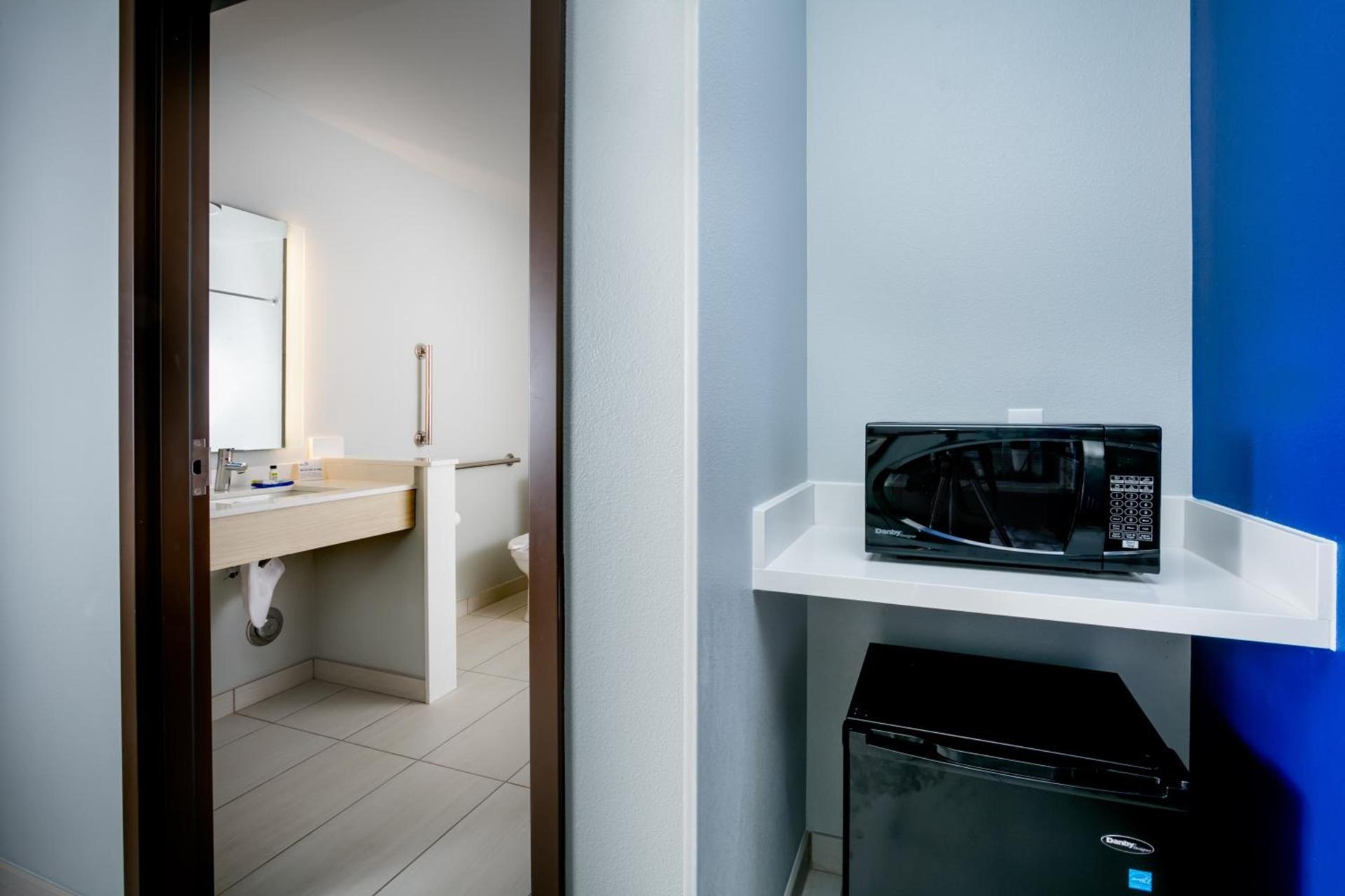 Holiday Inn Express & Suites - Bend South by IHG photo 20