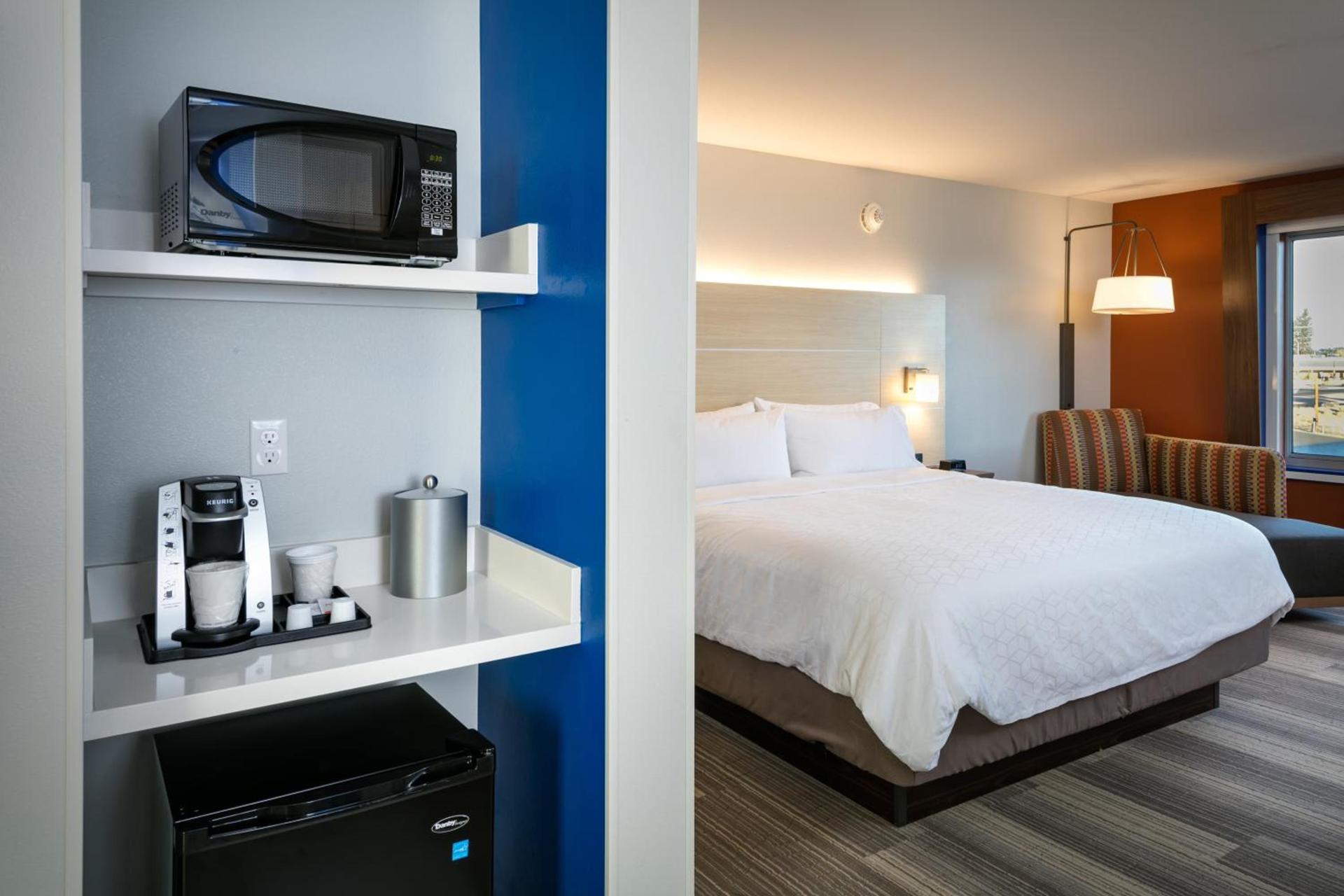 Holiday Inn Express & Suites - Bend South by IHG photo 18