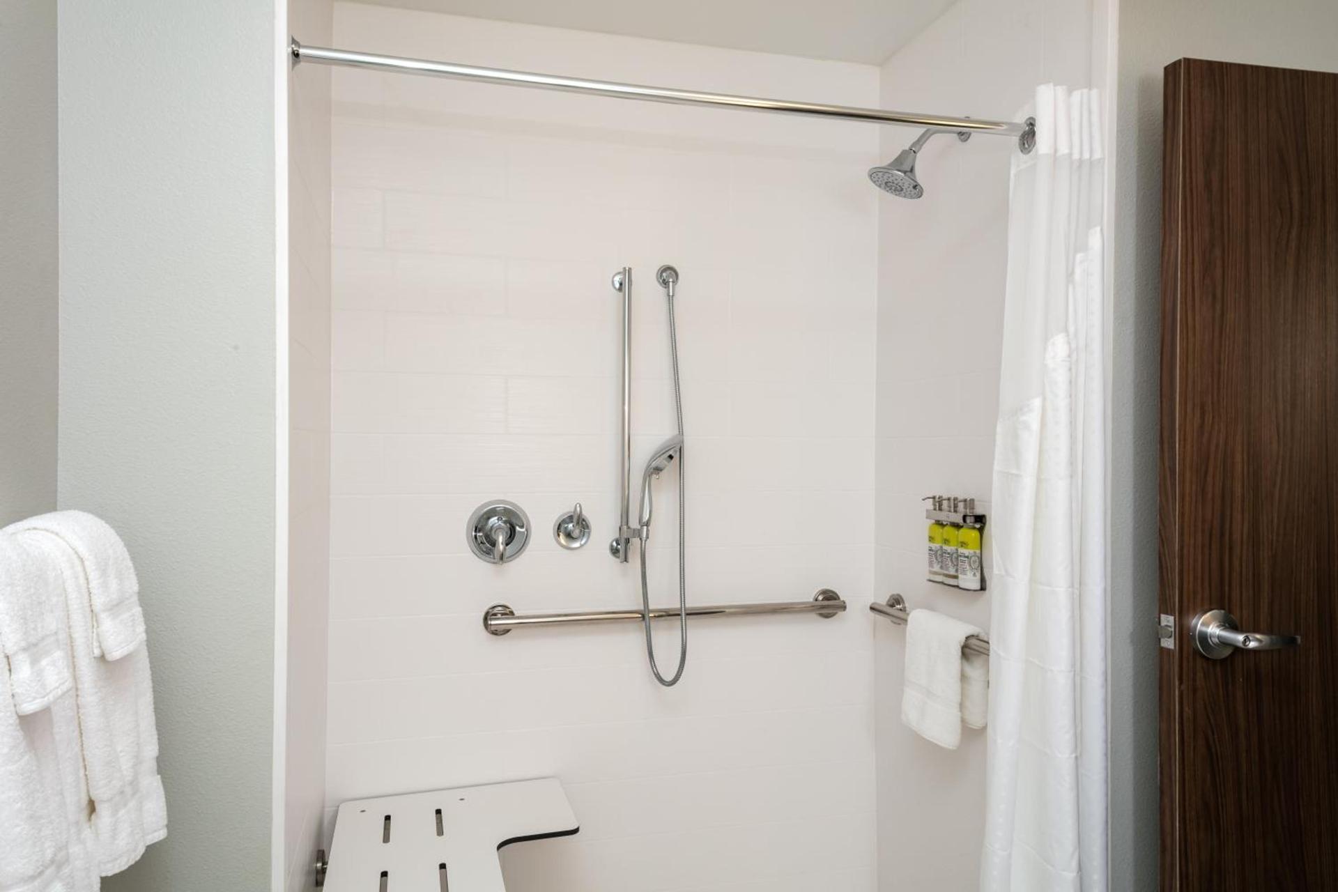 Holiday Inn Express & Suites - Bend South by IHG photo 15