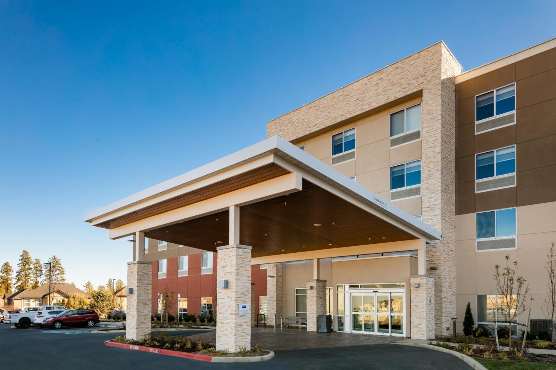 Holiday Inn Express & Suites - Bend South by IHG photo 11