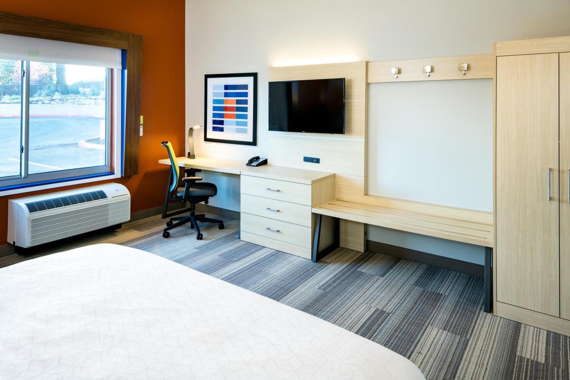 Holiday Inn Express & Suites - Bend South by IHG photo 23