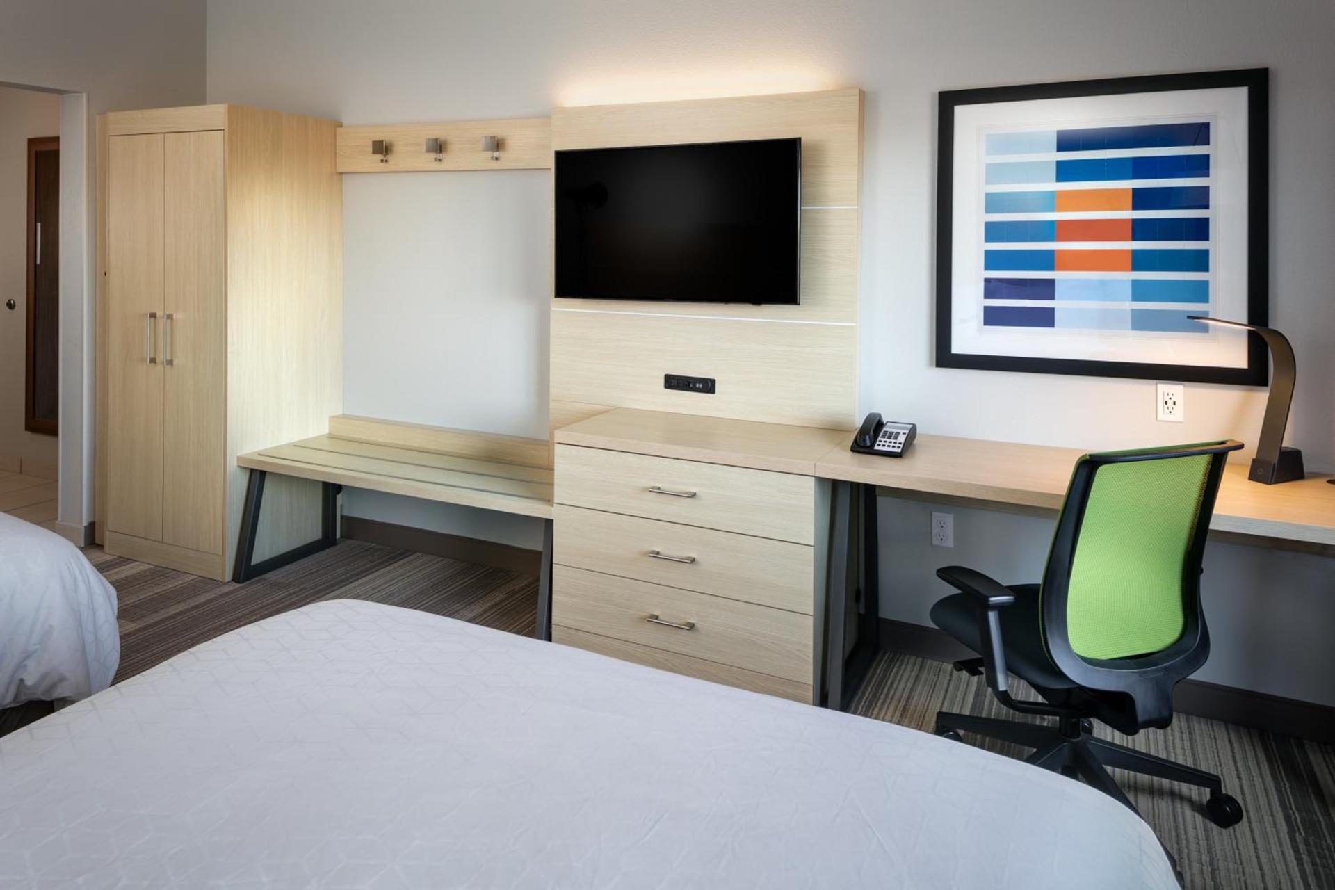 Holiday Inn Express & Suites - Bend South by IHG photo 49