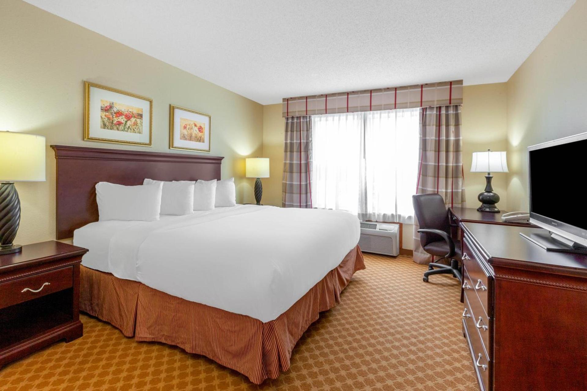 AmericInn by Wyndham Iron Mountain photo 36