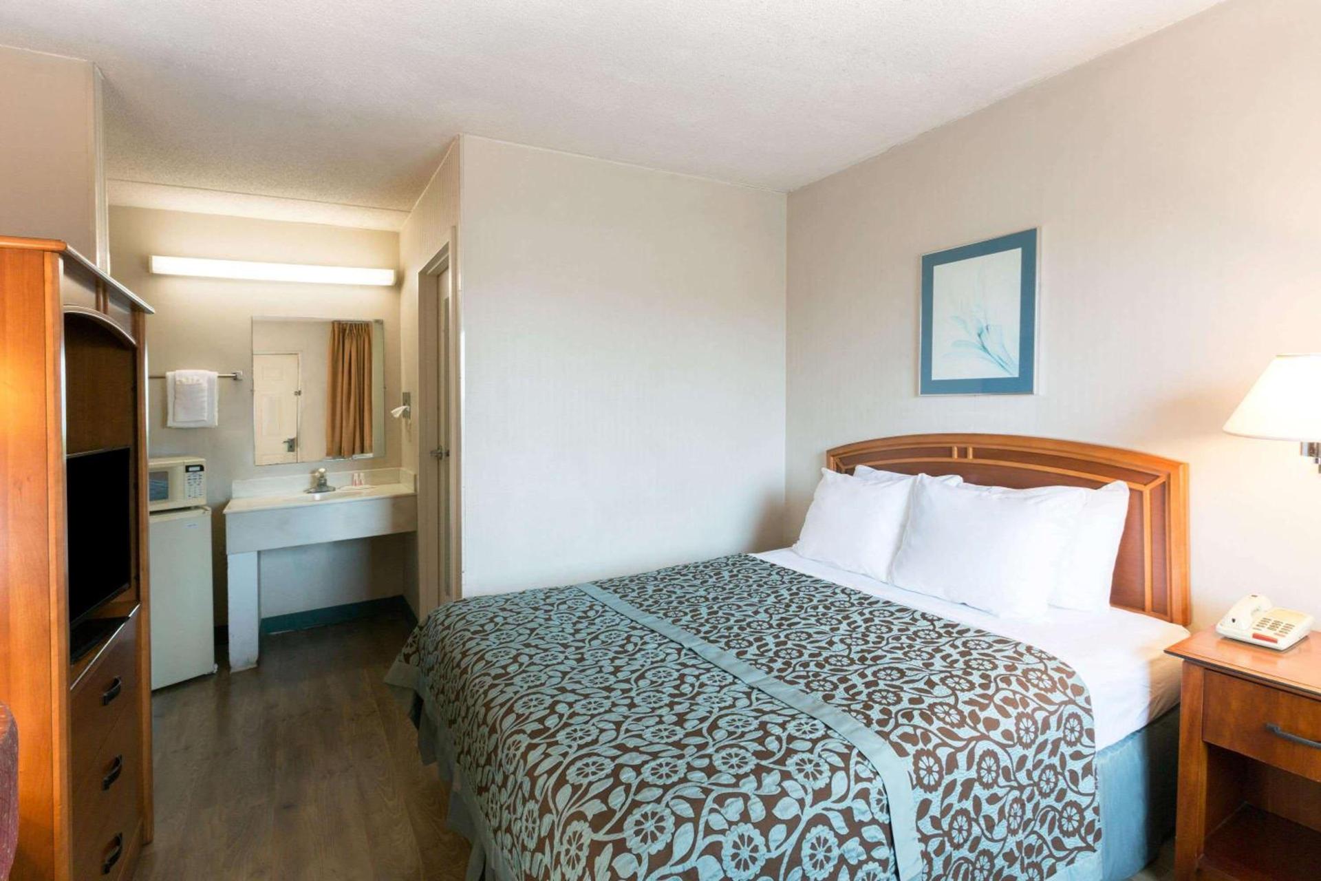 Days Inn by Wyndham Richmond photo 15