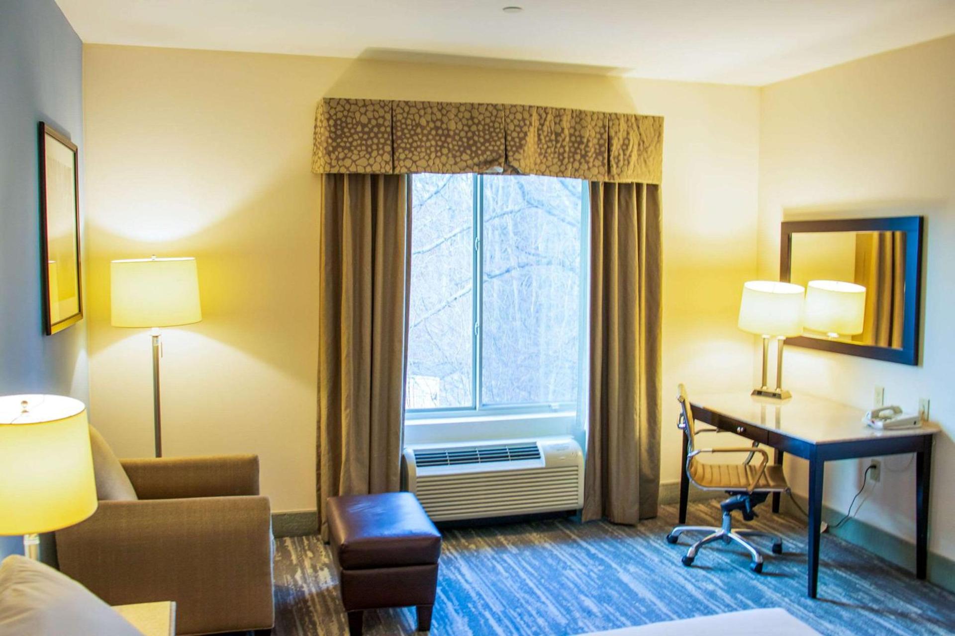 Comfort Inn & Suites Plainville-Foxboro photo 9