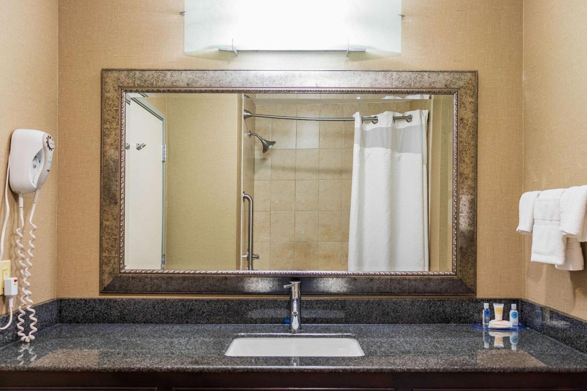 Comfort Inn & Suites Plainville-Foxboro photo 27