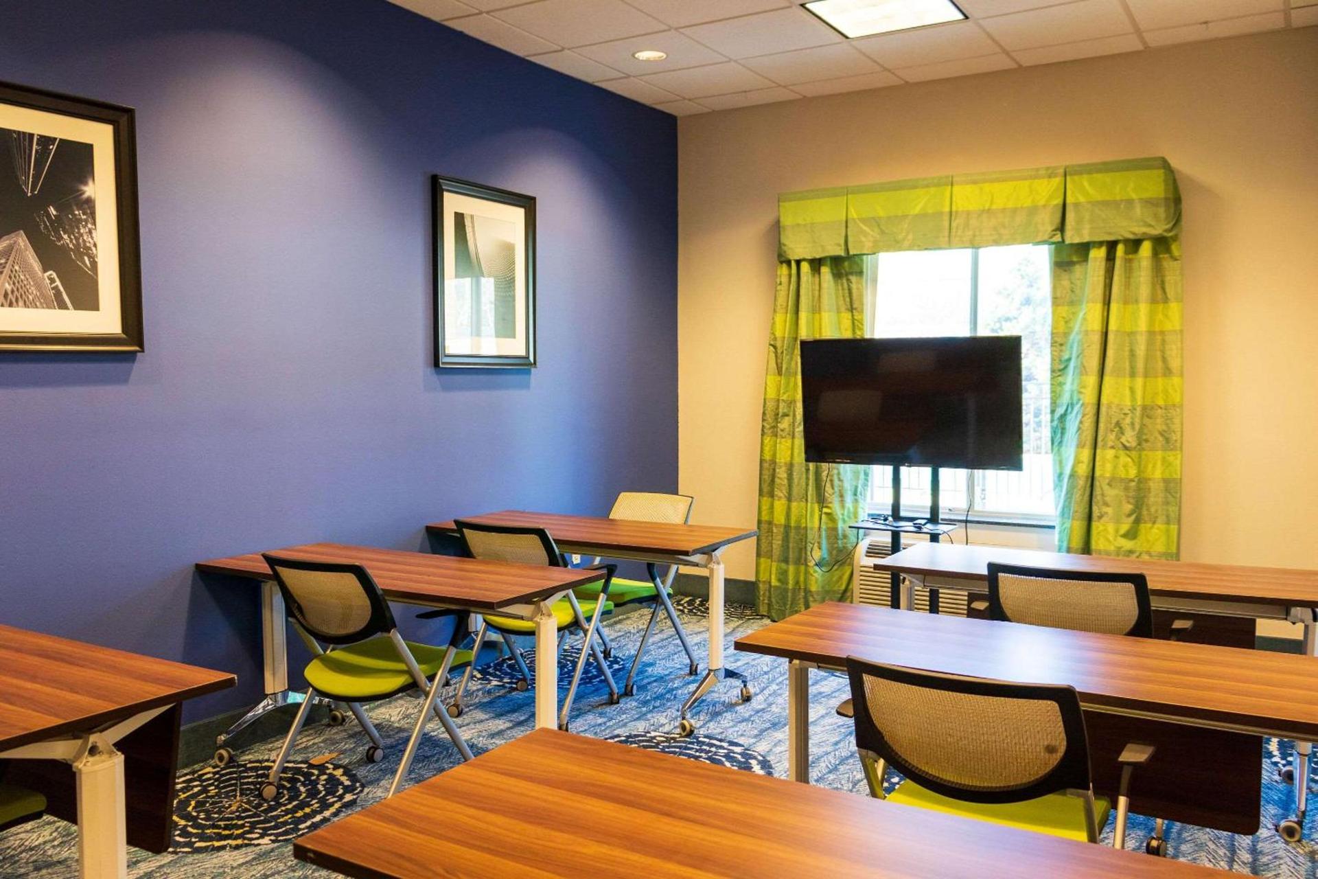Comfort Inn & Suites Plainville-Foxboro photo 8