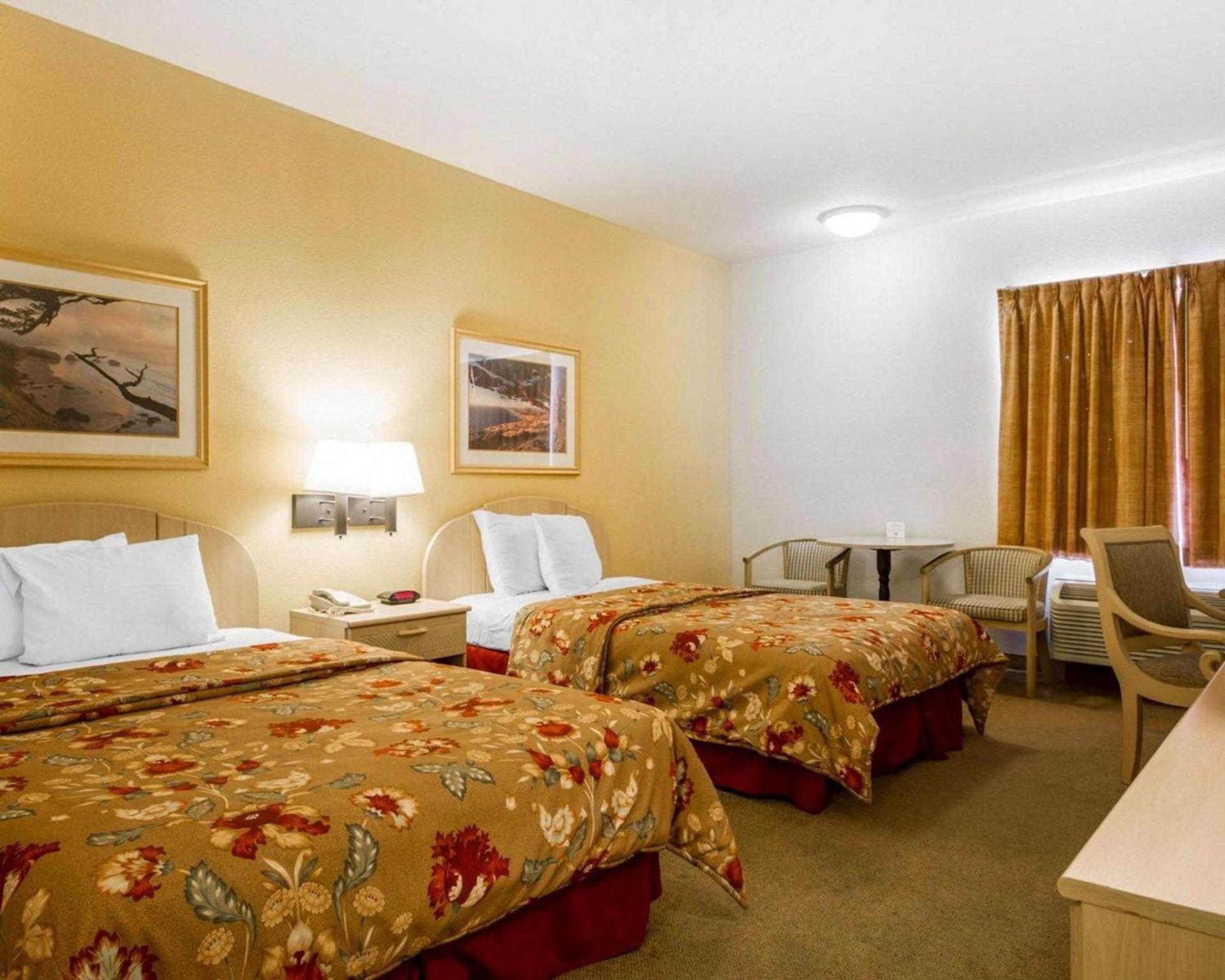 Pacific Coast Inn photo 15