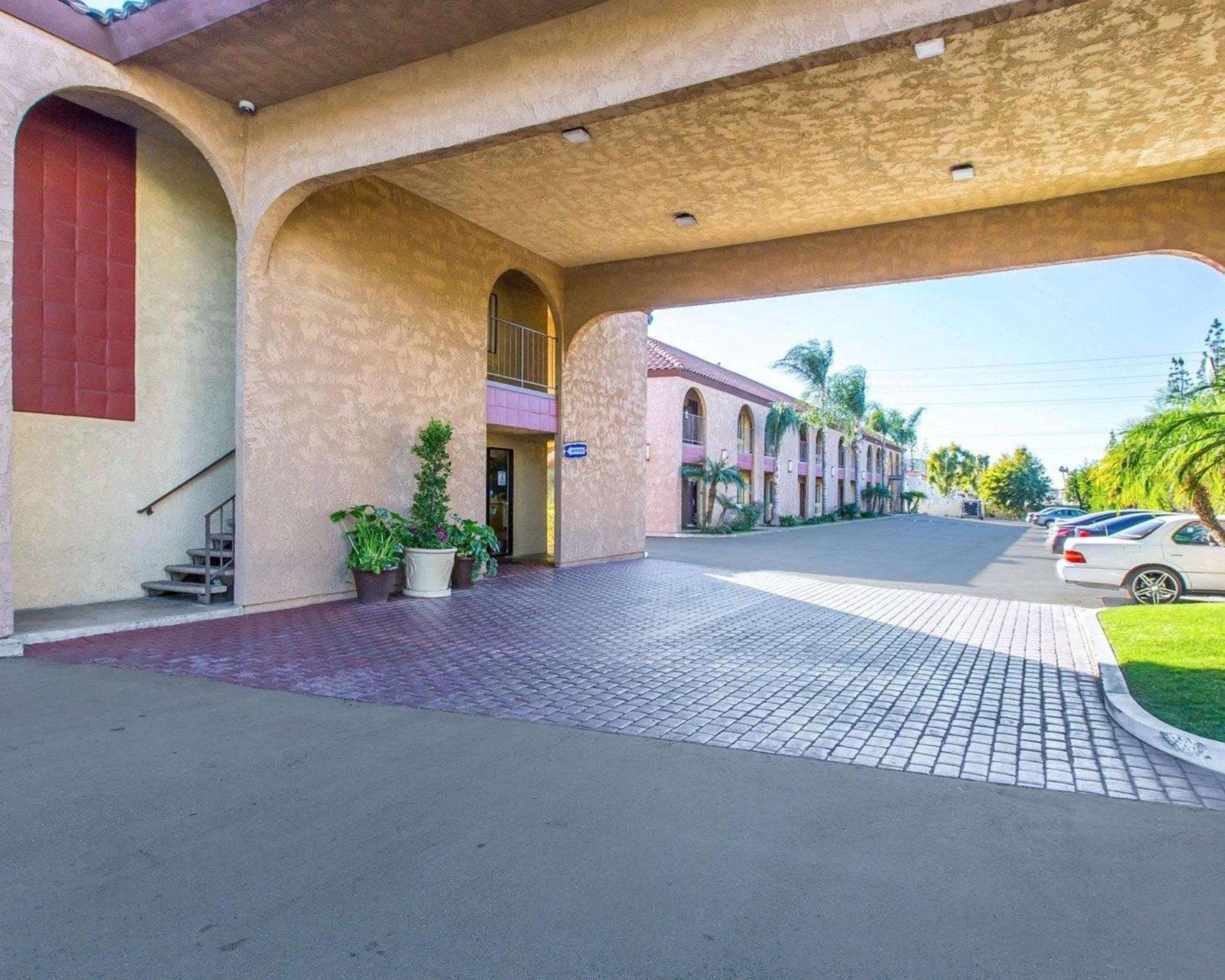 Rodeway Inn & Suites Colton-Riverside photo 2