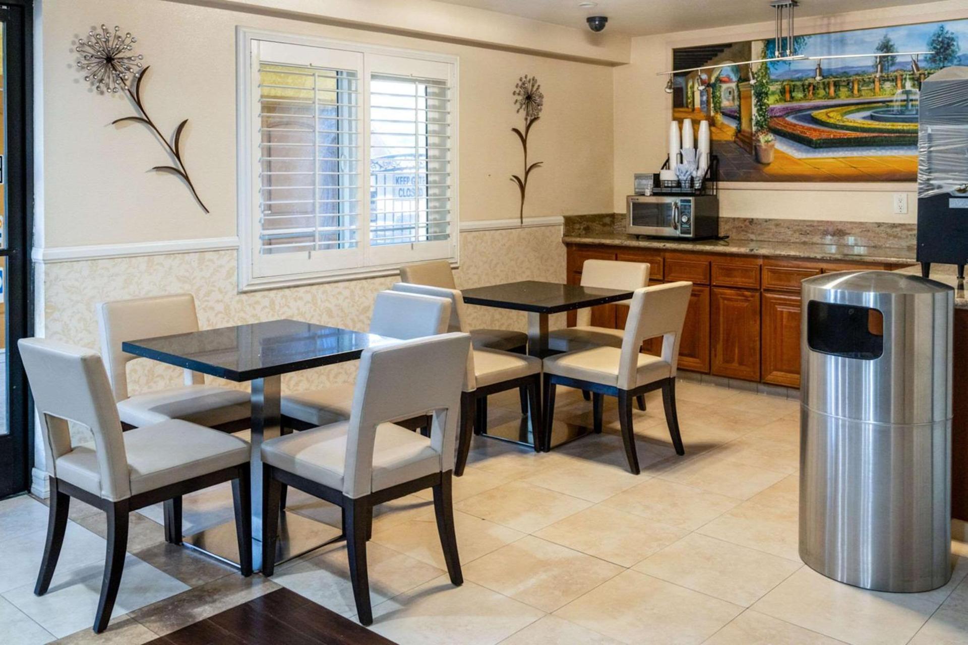 Rodeway Inn & Suites Colton-Riverside photo 29
