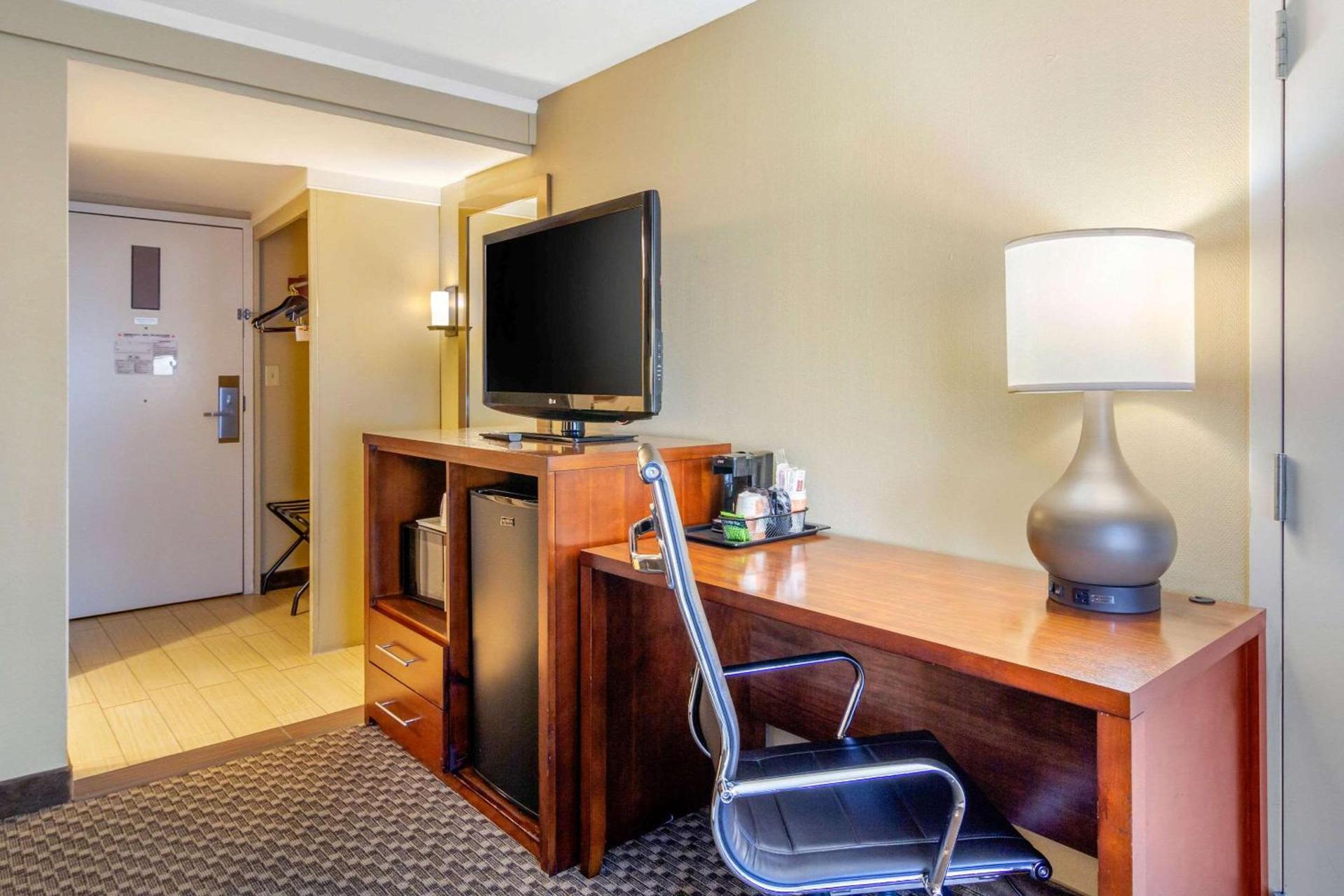 Holiday Inn Express Denver Central - North photo 6