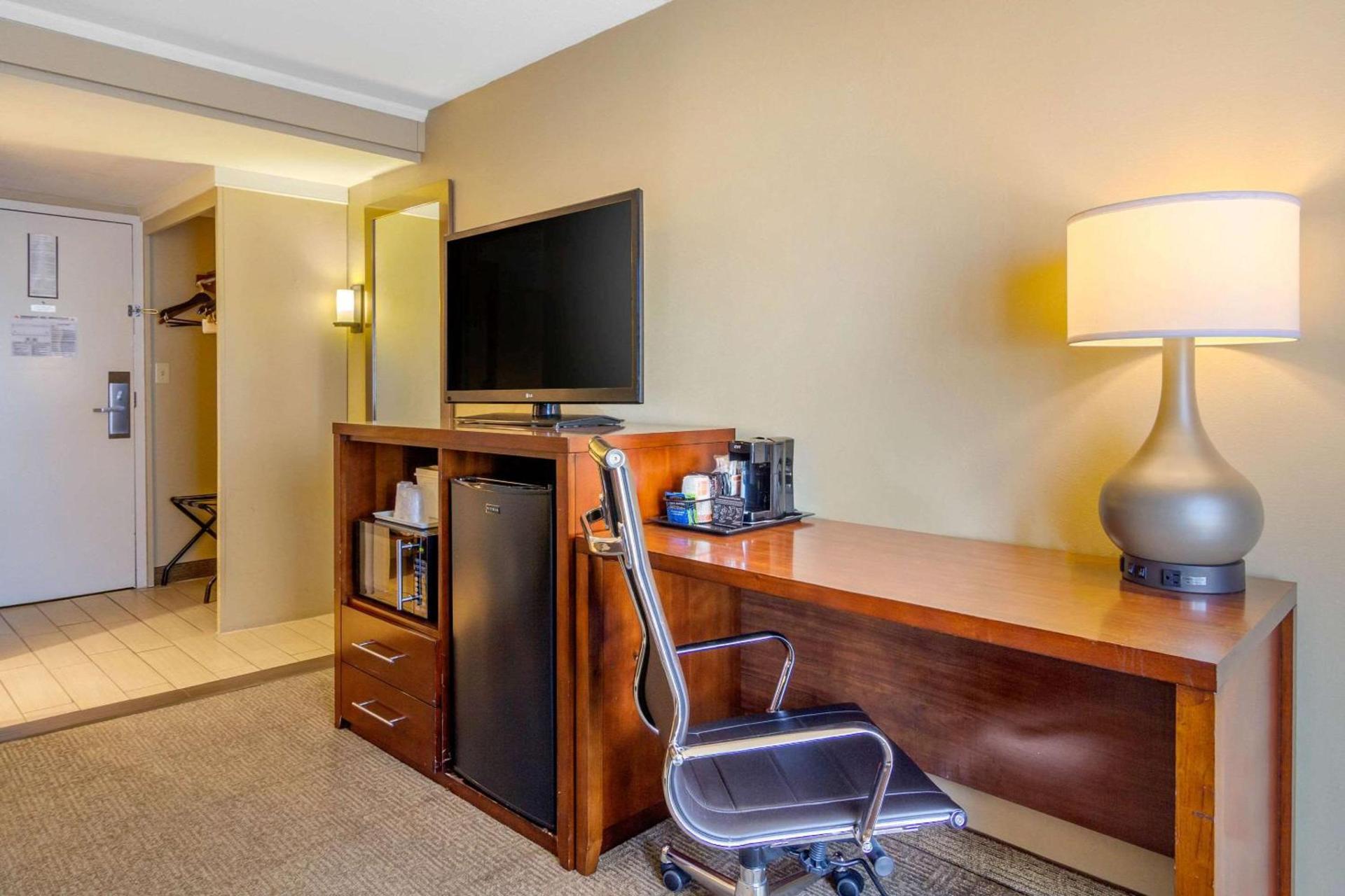 Holiday Inn Express Denver Central - North photo 15