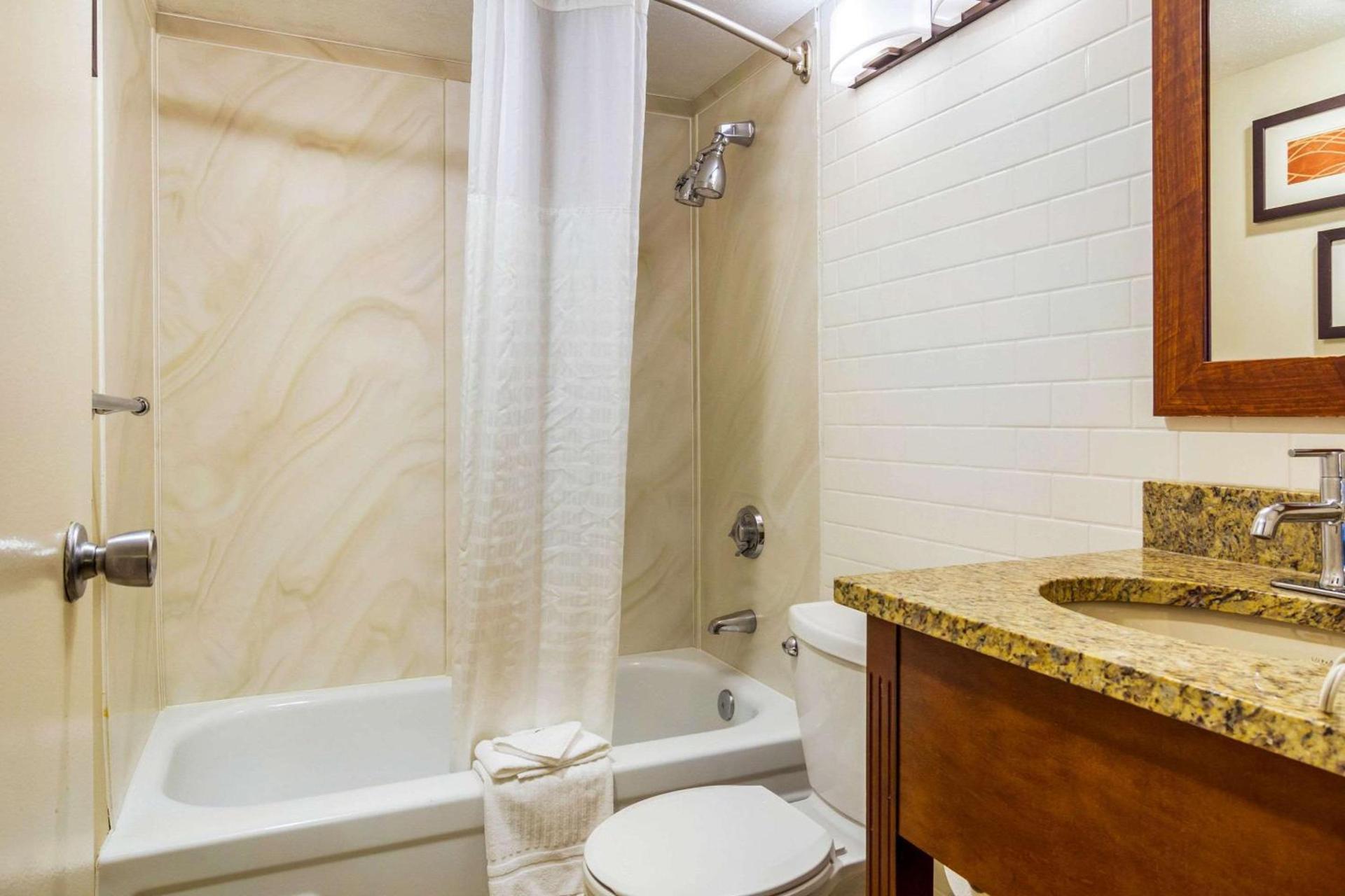 Holiday Inn Express Denver Central - North photo 18