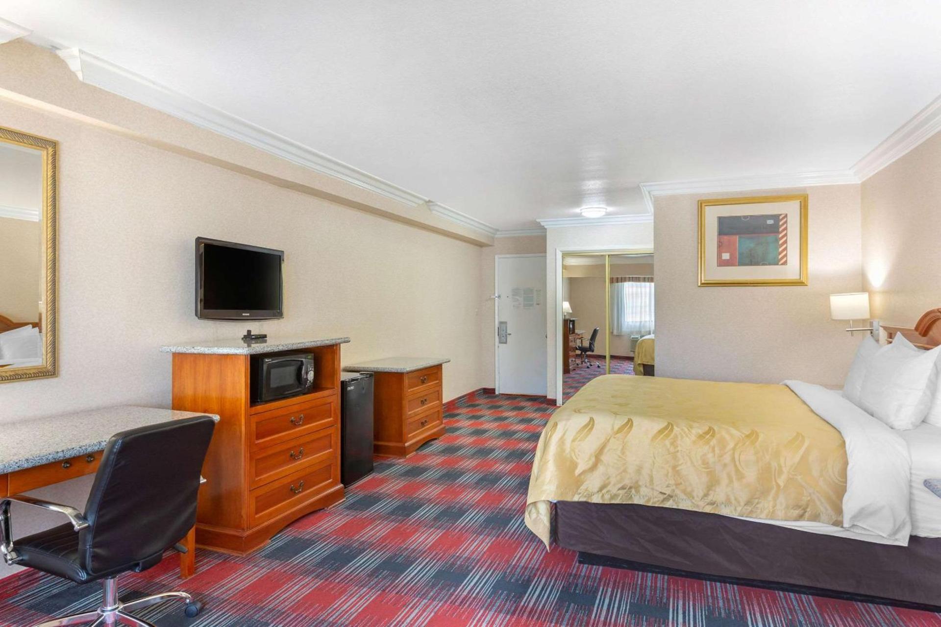 Quality Inn & Suites Oceanside Near Camp Pendleton photo 12