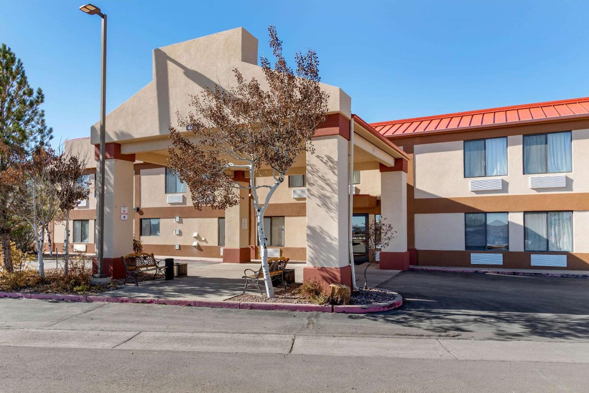 Econo Lodge Pueblo North photo 2