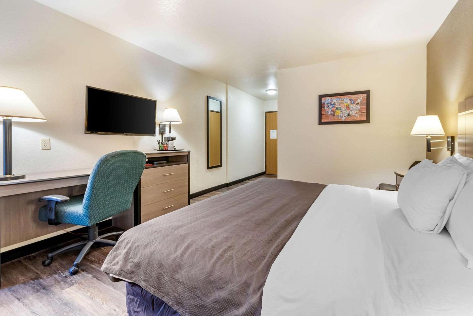 Econo Lodge Pueblo North photo 6