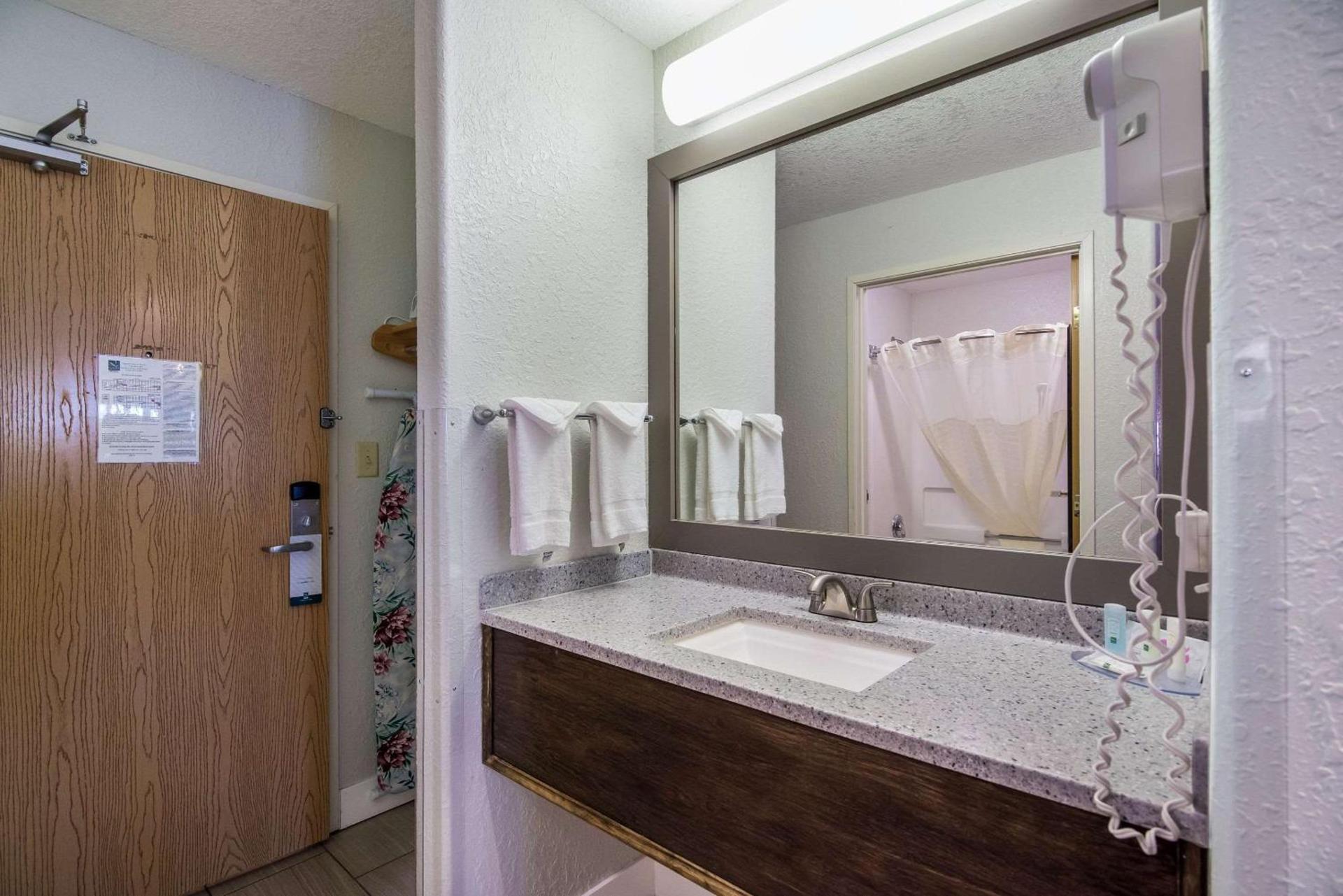 Quality Inn & Suites Pueblo West photo 25