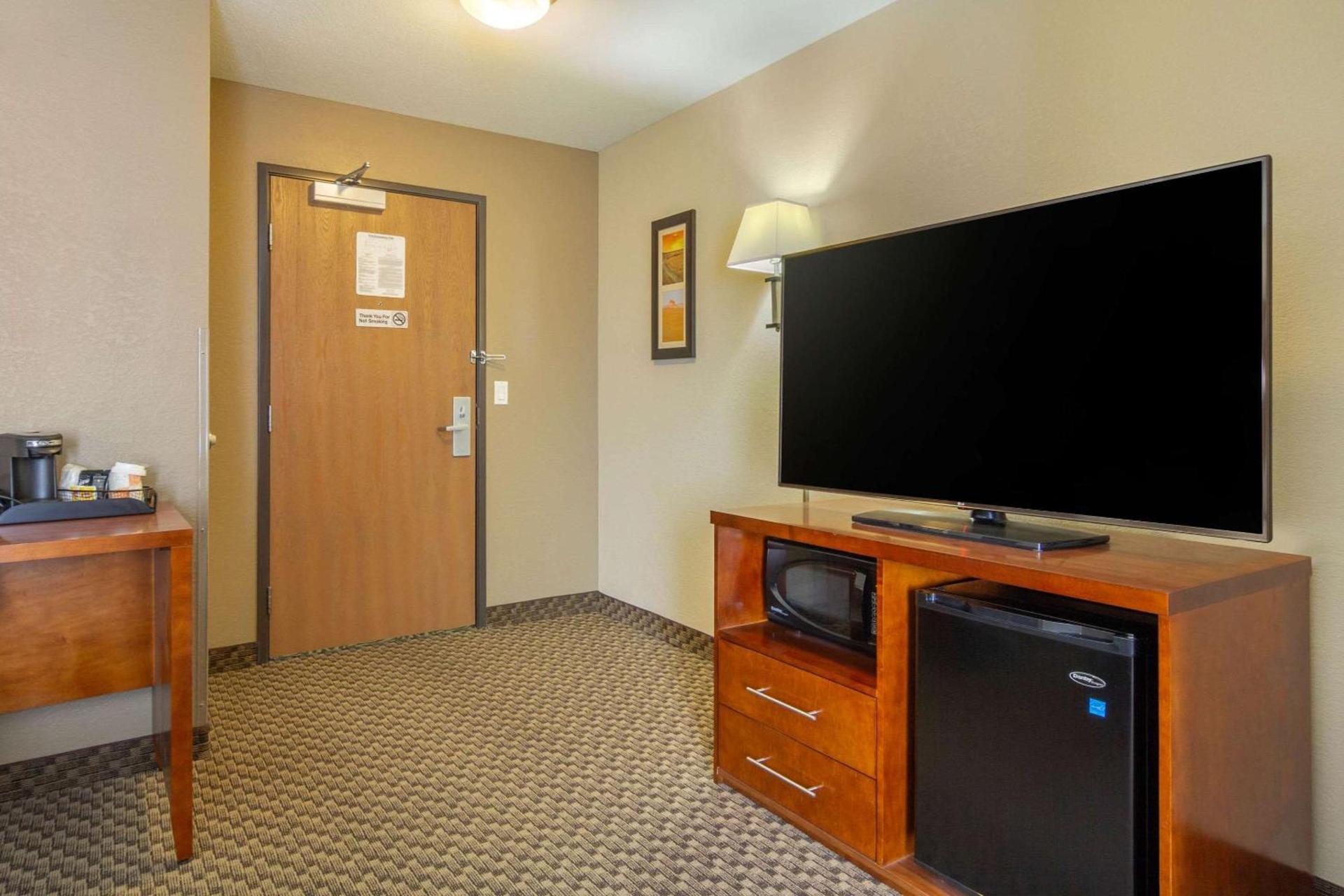 Comfort Inn & Suites Sterling photo 11