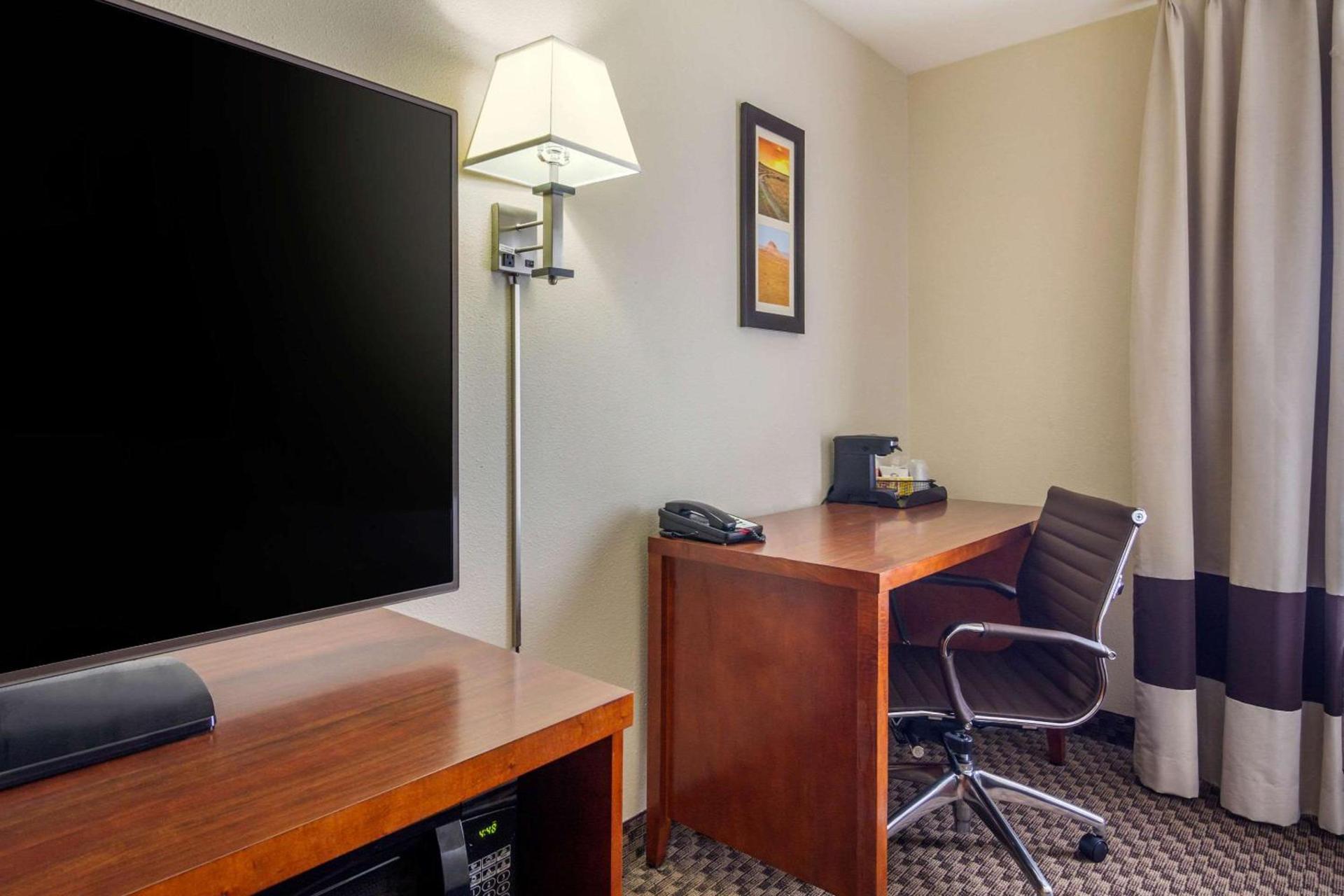 Comfort Inn & Suites Sterling photo 16