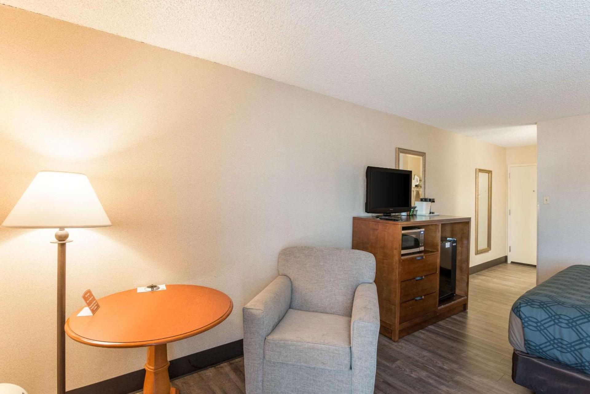 Econo Lodge Grand Junction North photo 10