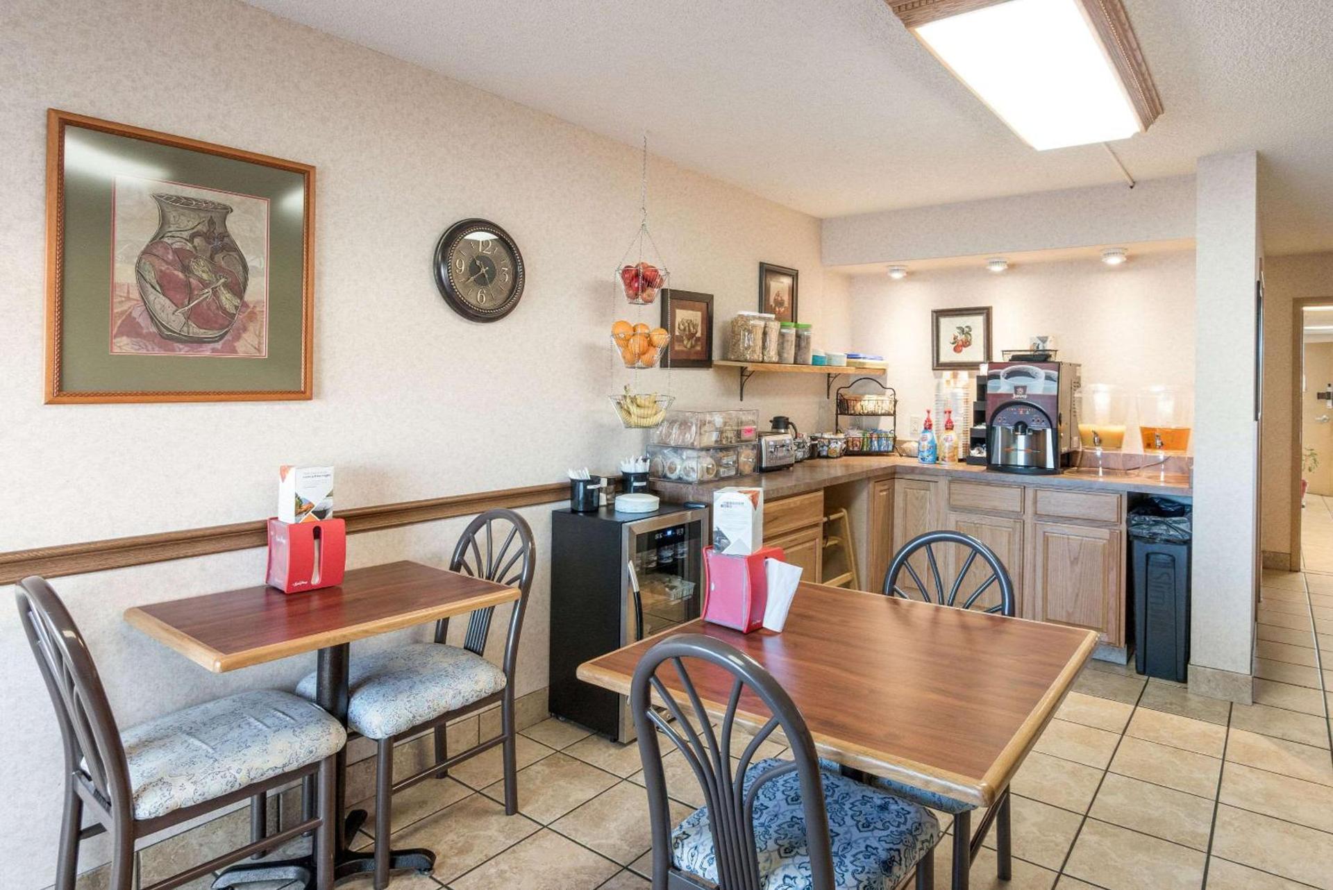 Econo Lodge Grand Junction North photo 15