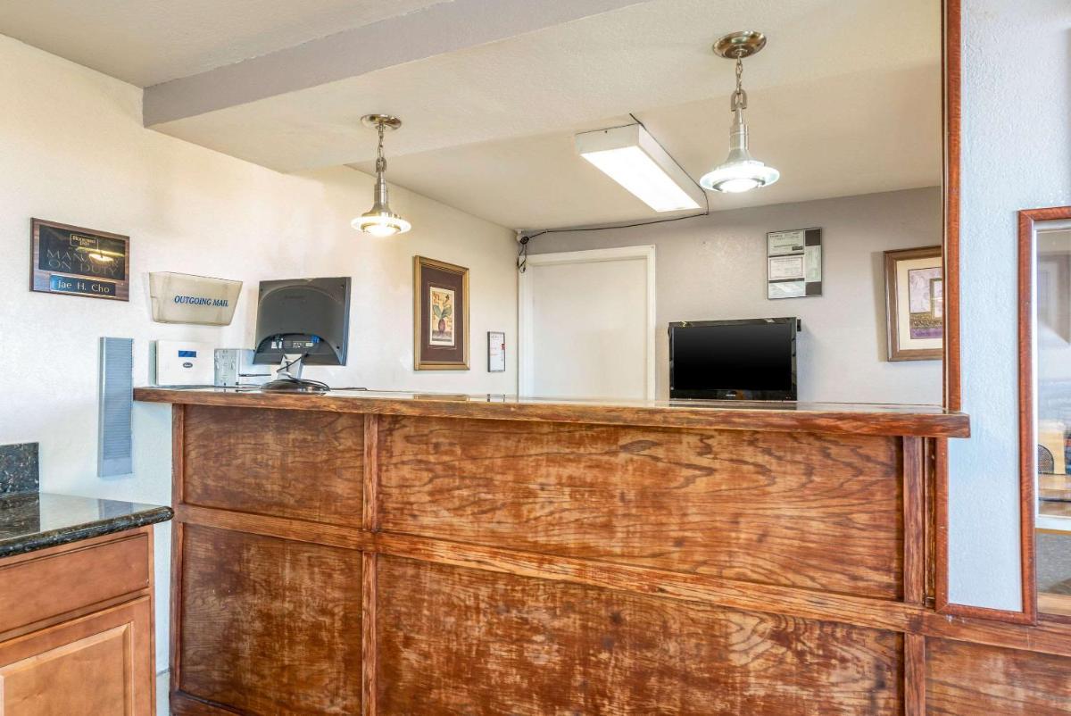 Rodeway Inn Pueblo photo 4
