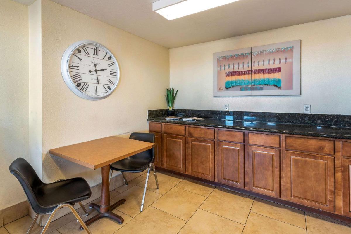 Rodeway Inn Pueblo photo 14