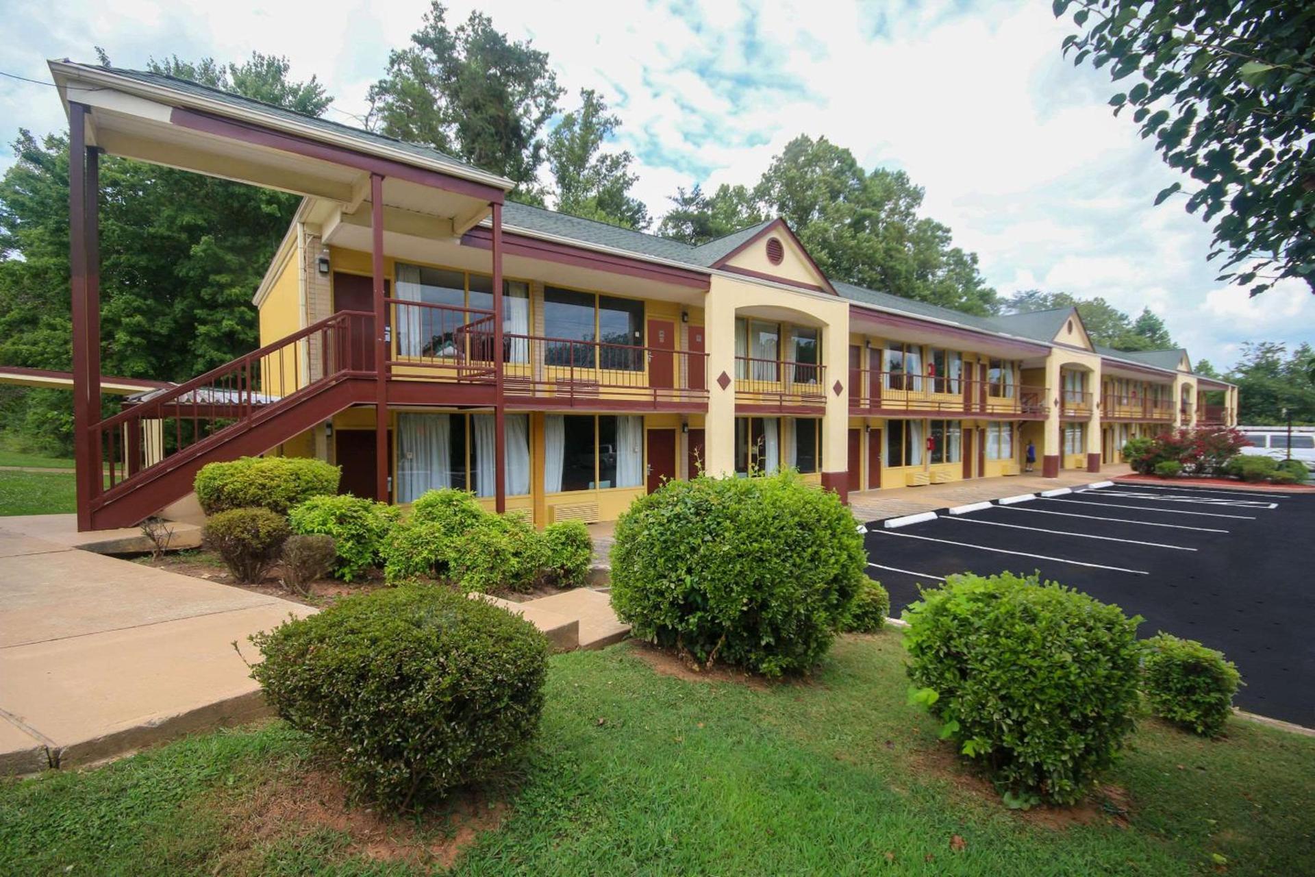 Americas Best Value Inn Pilot Mountain photo 14
