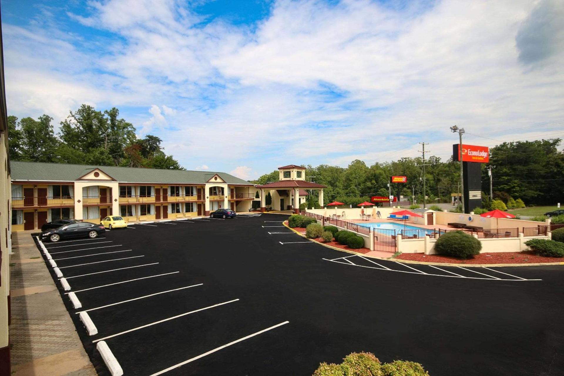 Americas Best Value Inn Pilot Mountain photo 13