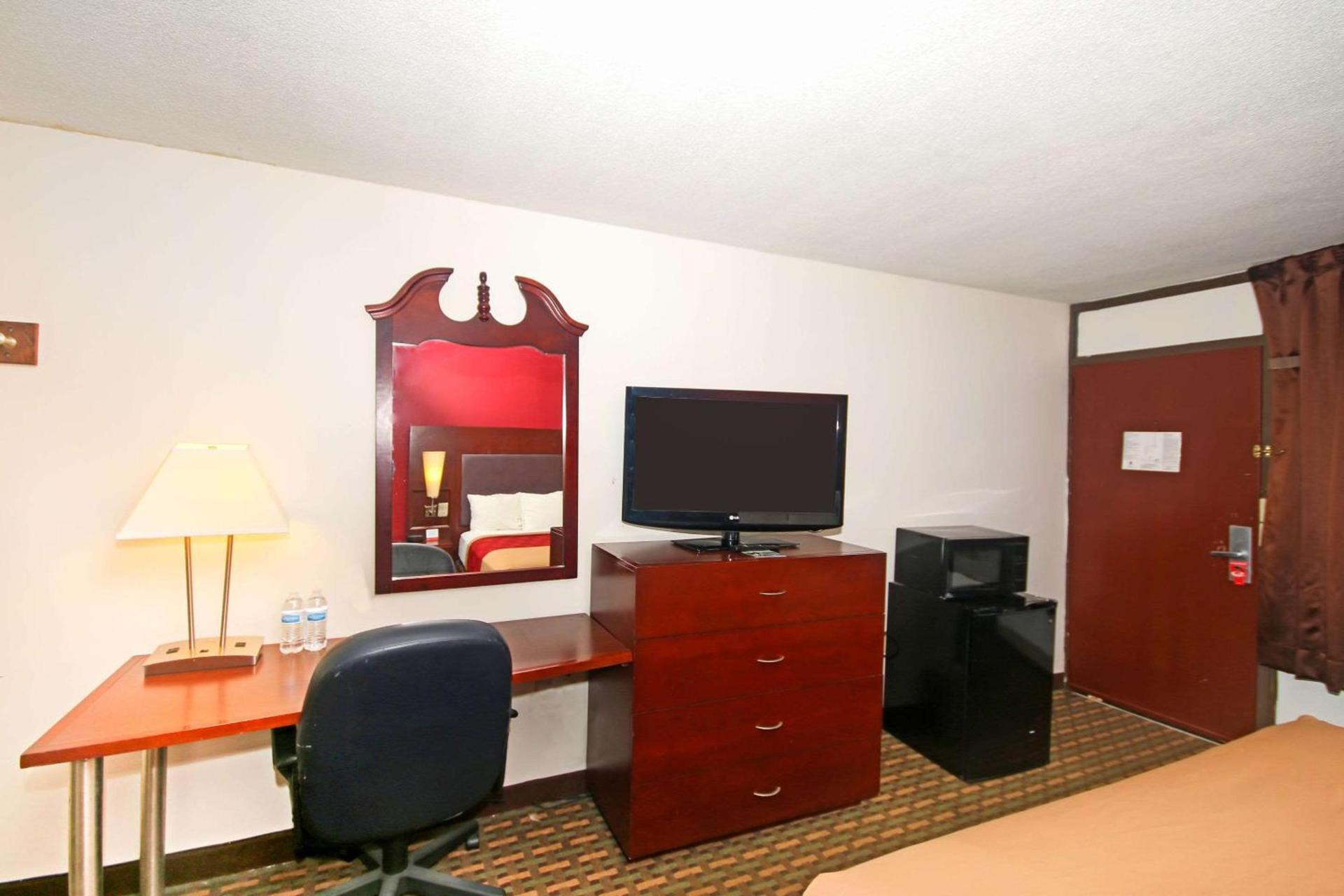 Americas Best Value Inn Pilot Mountain photo 12