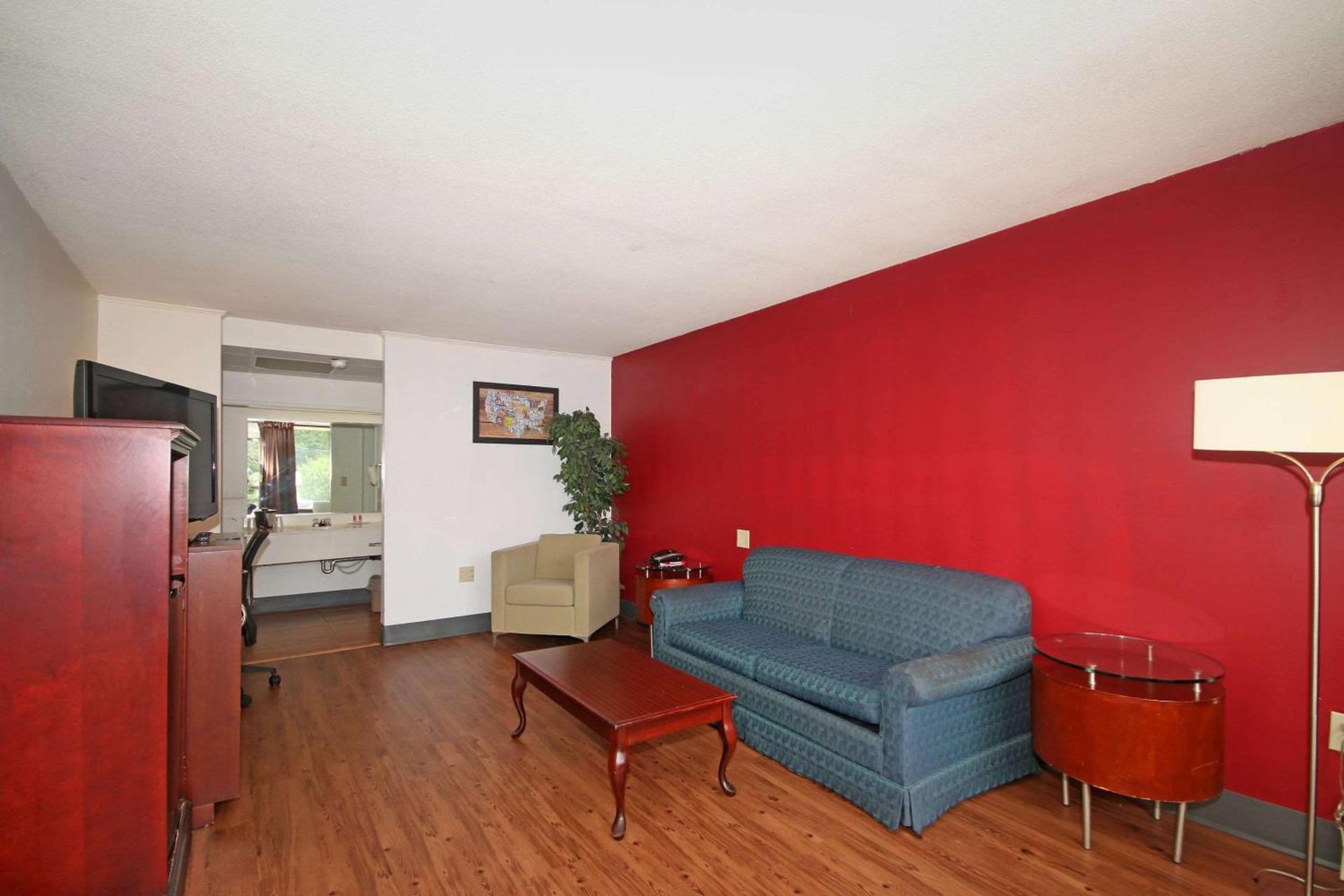 Americas Best Value Inn Pilot Mountain photo 6