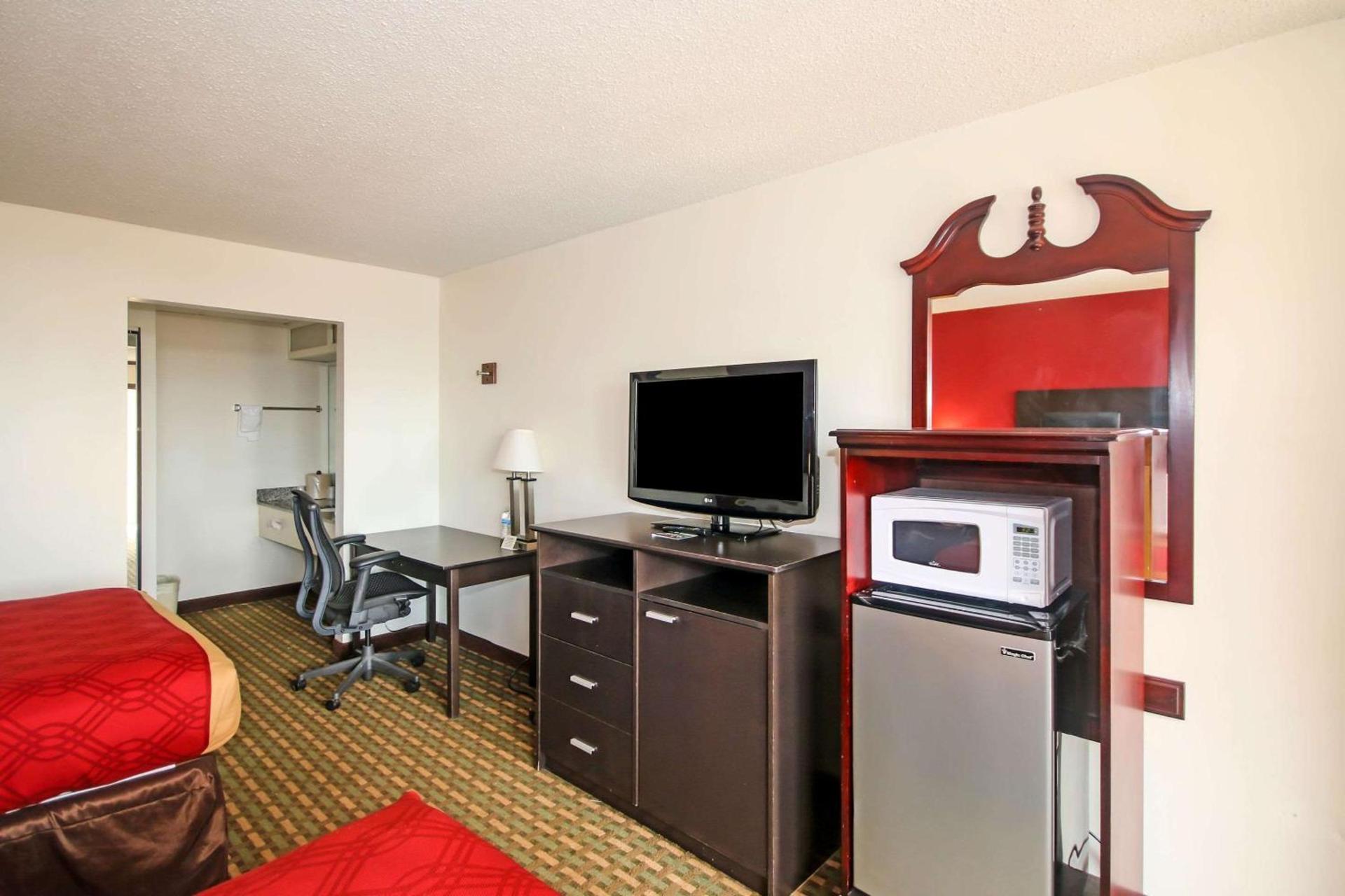 Americas Best Value Inn Pilot Mountain photo 7