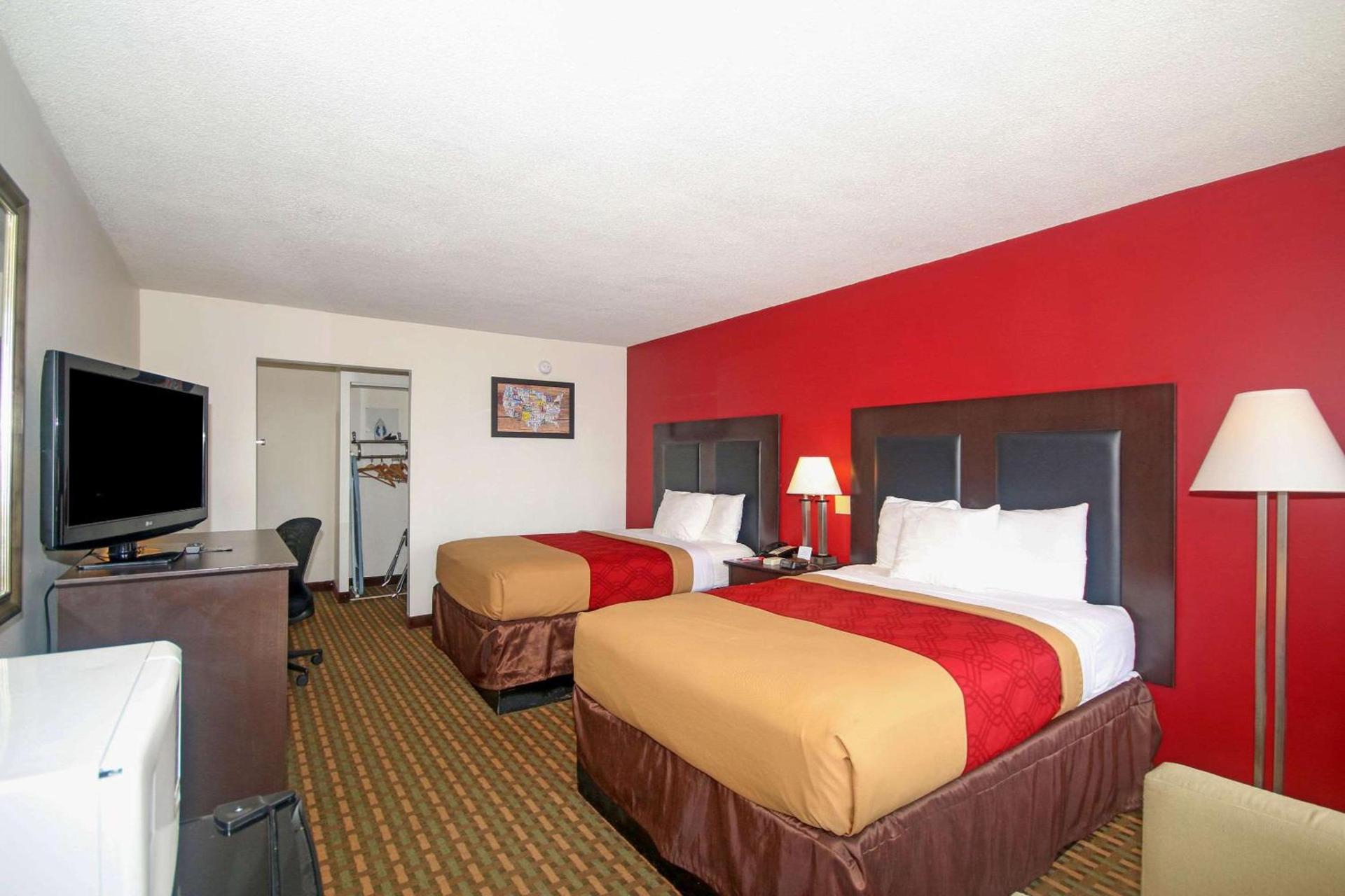 Americas Best Value Inn Pilot Mountain photo 8