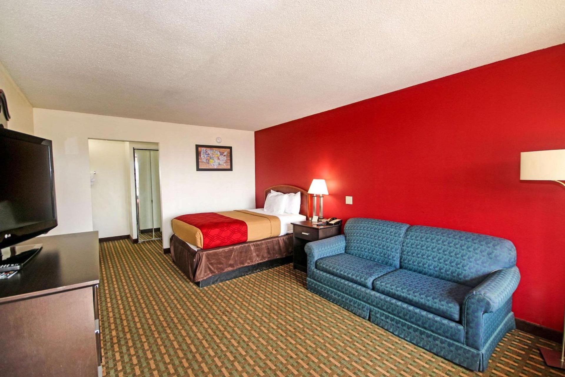 Americas Best Value Inn Pilot Mountain photo 9