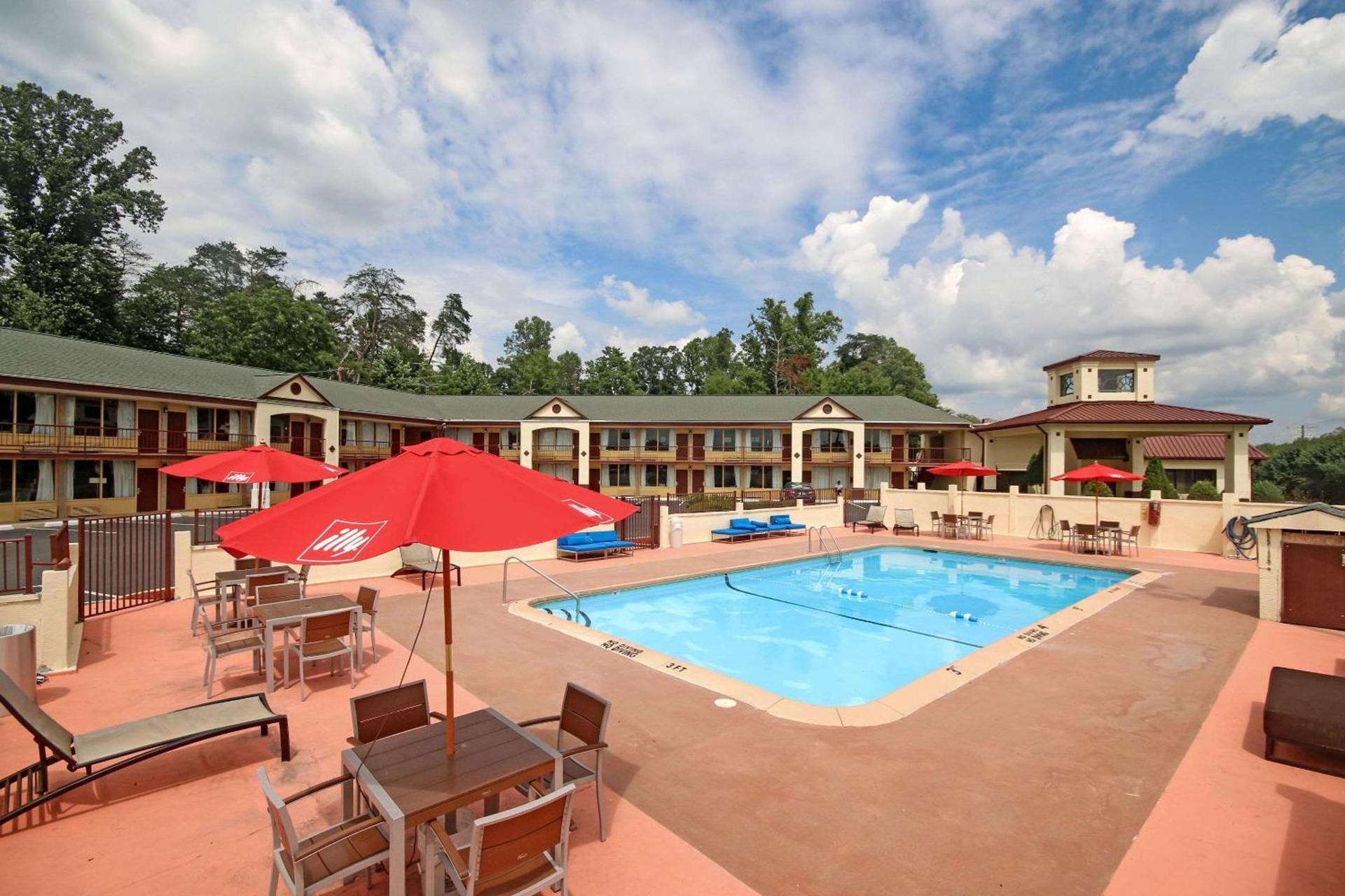 Americas Best Value Inn Pilot Mountain photo 4