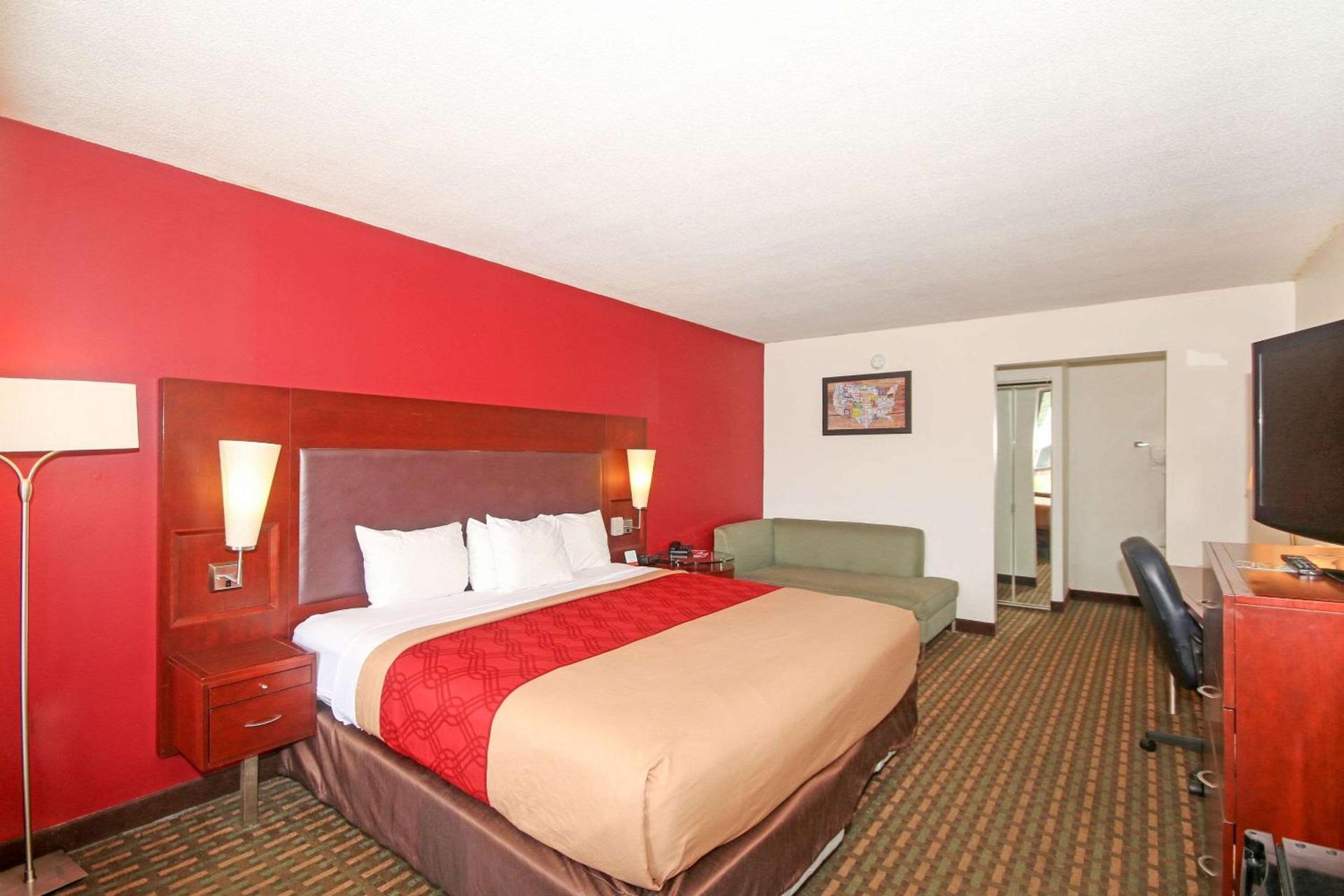 Americas Best Value Inn Pilot Mountain photo 5