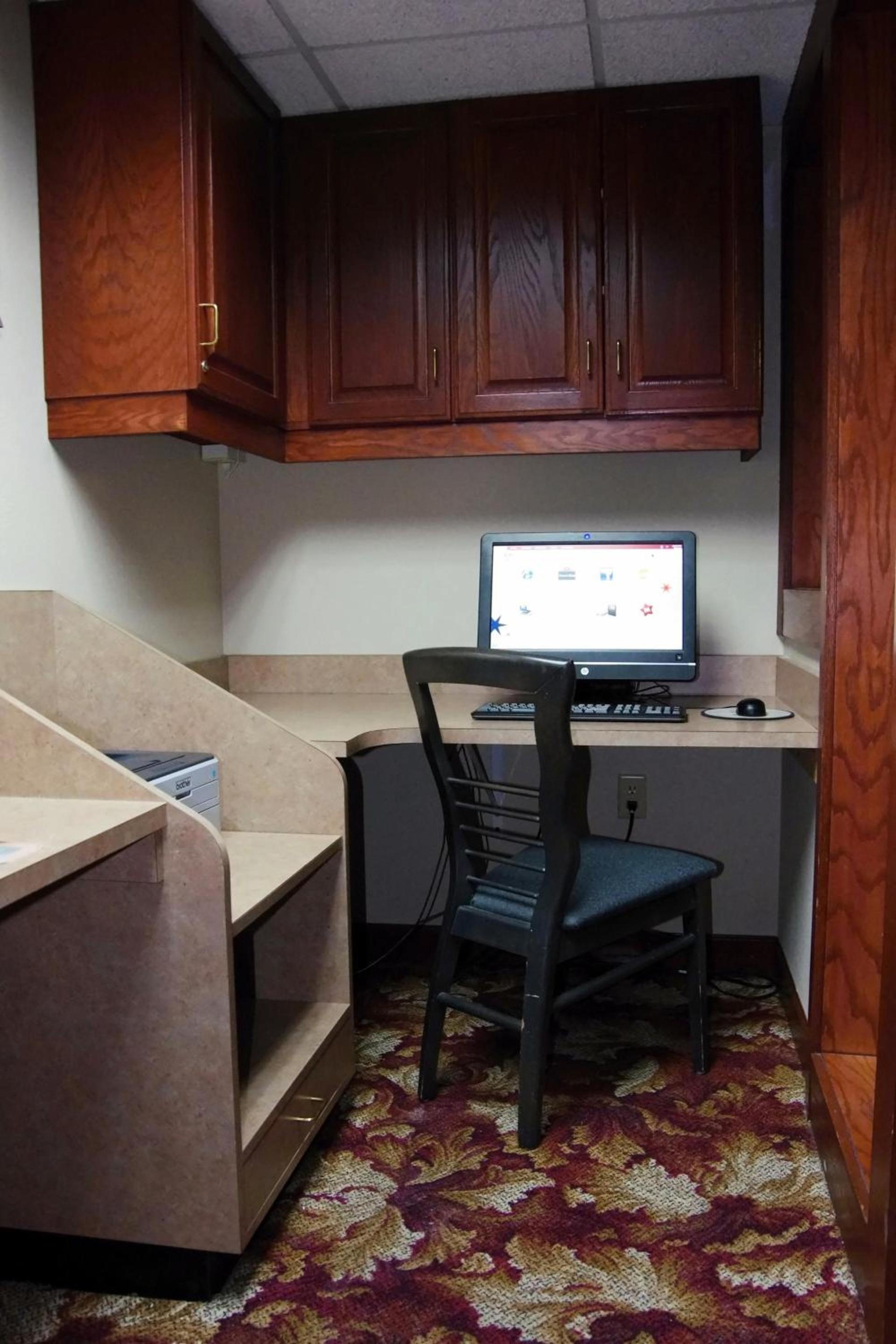Red Lion Inn & Suites Grimes photo 15