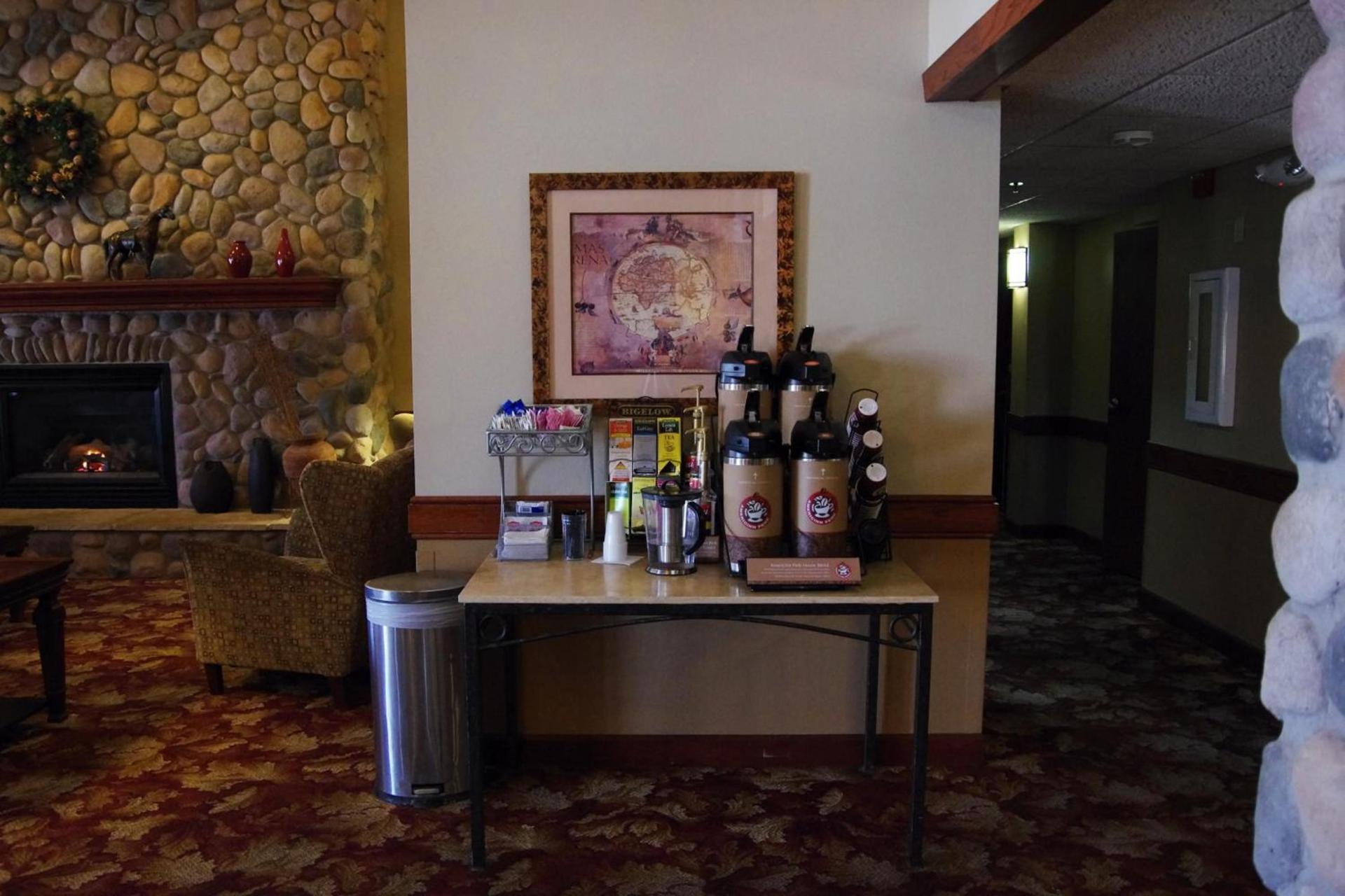 Red Lion Inn & Suites Grimes photo 9
