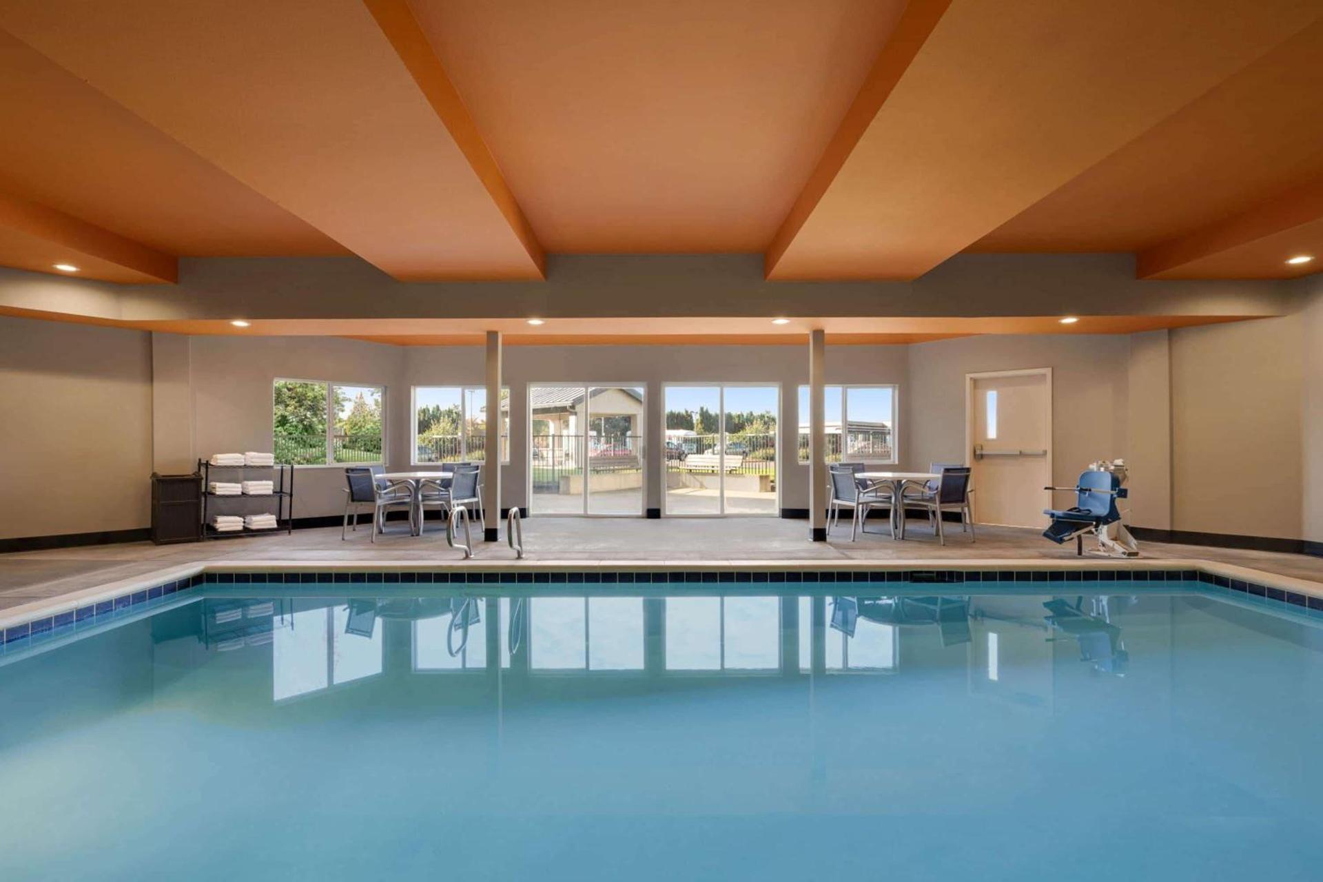 La Quinta Inn & Suites by Wyndham Springfield photo 7