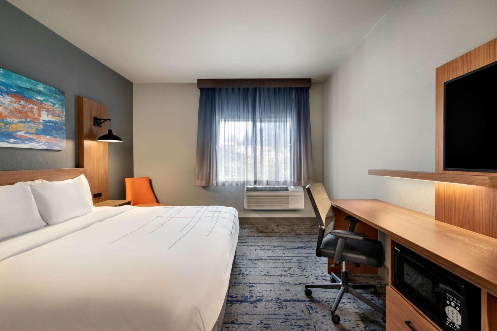 La Quinta Inn & Suites by Wyndham Springfield photo 12
