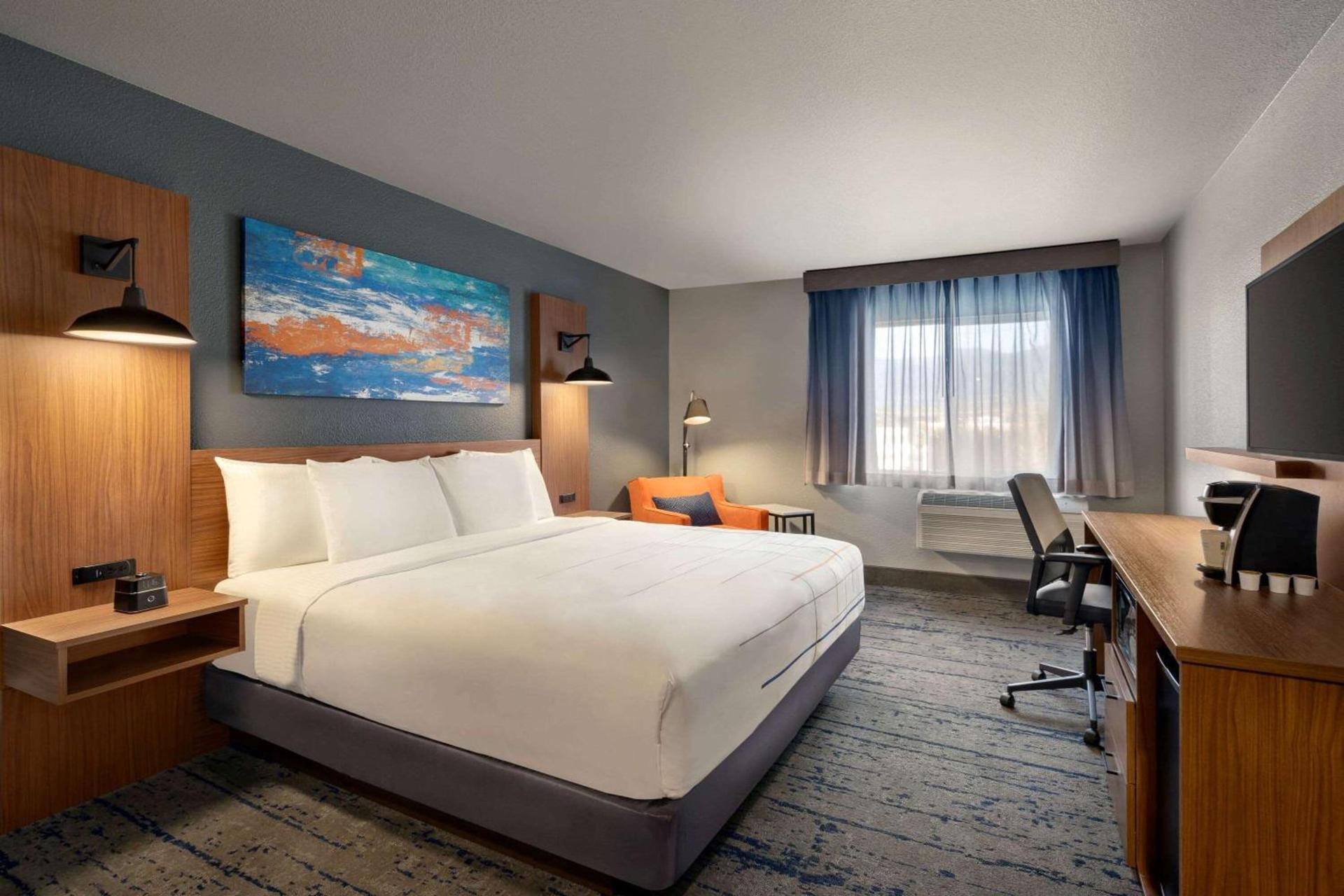 La Quinta Inn & Suites by Wyndham Springfield photo 13