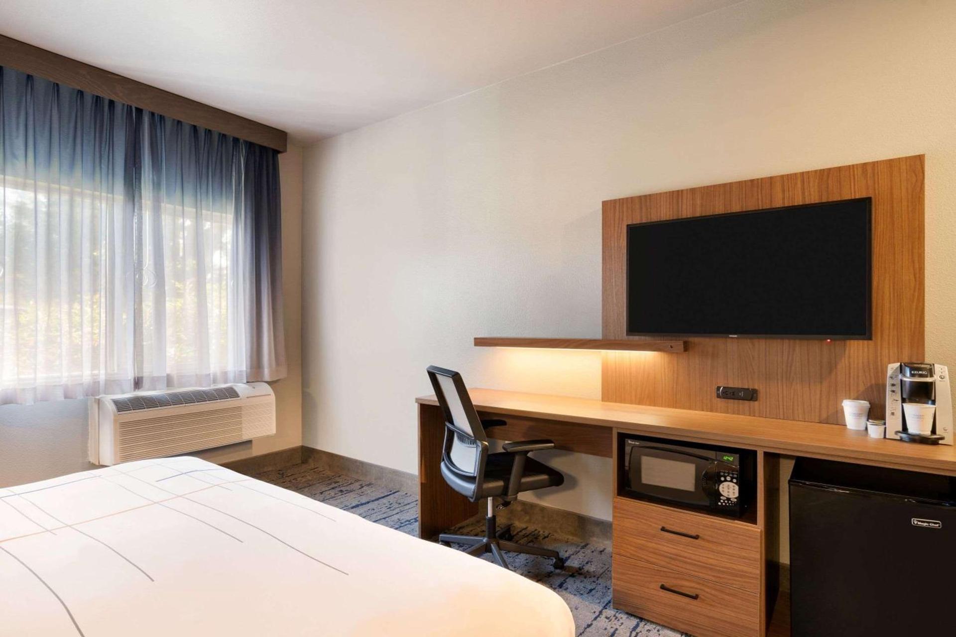 La Quinta Inn & Suites by Wyndham Springfield photo 14