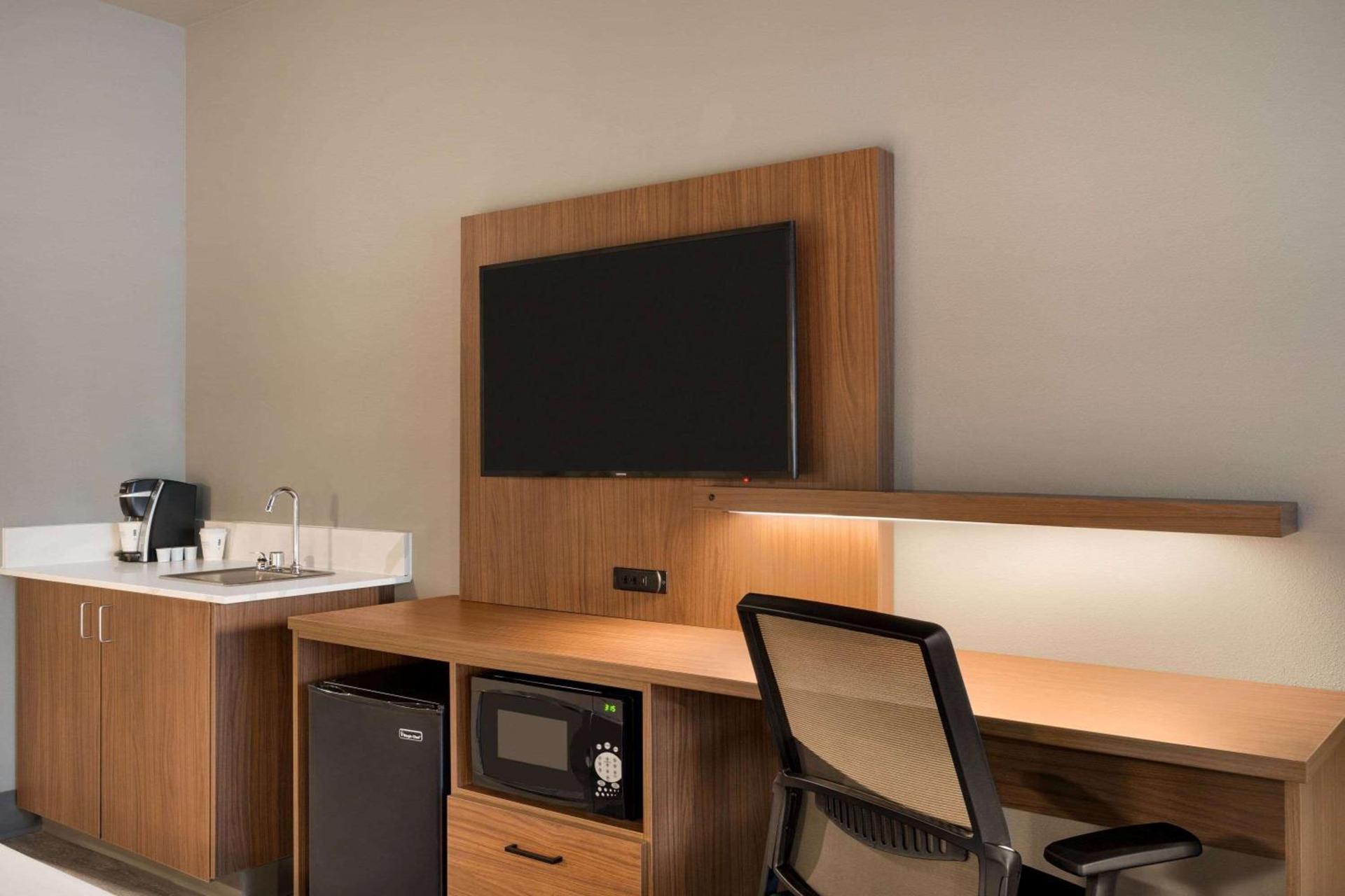 La Quinta Inn & Suites by Wyndham Springfield photo 18