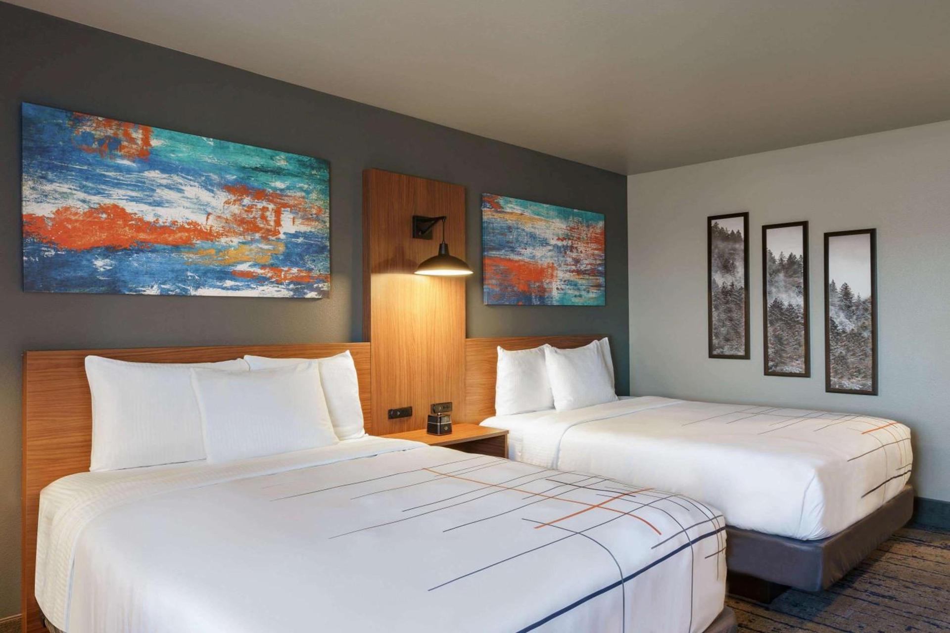 La Quinta Inn & Suites by Wyndham Springfield photo 21